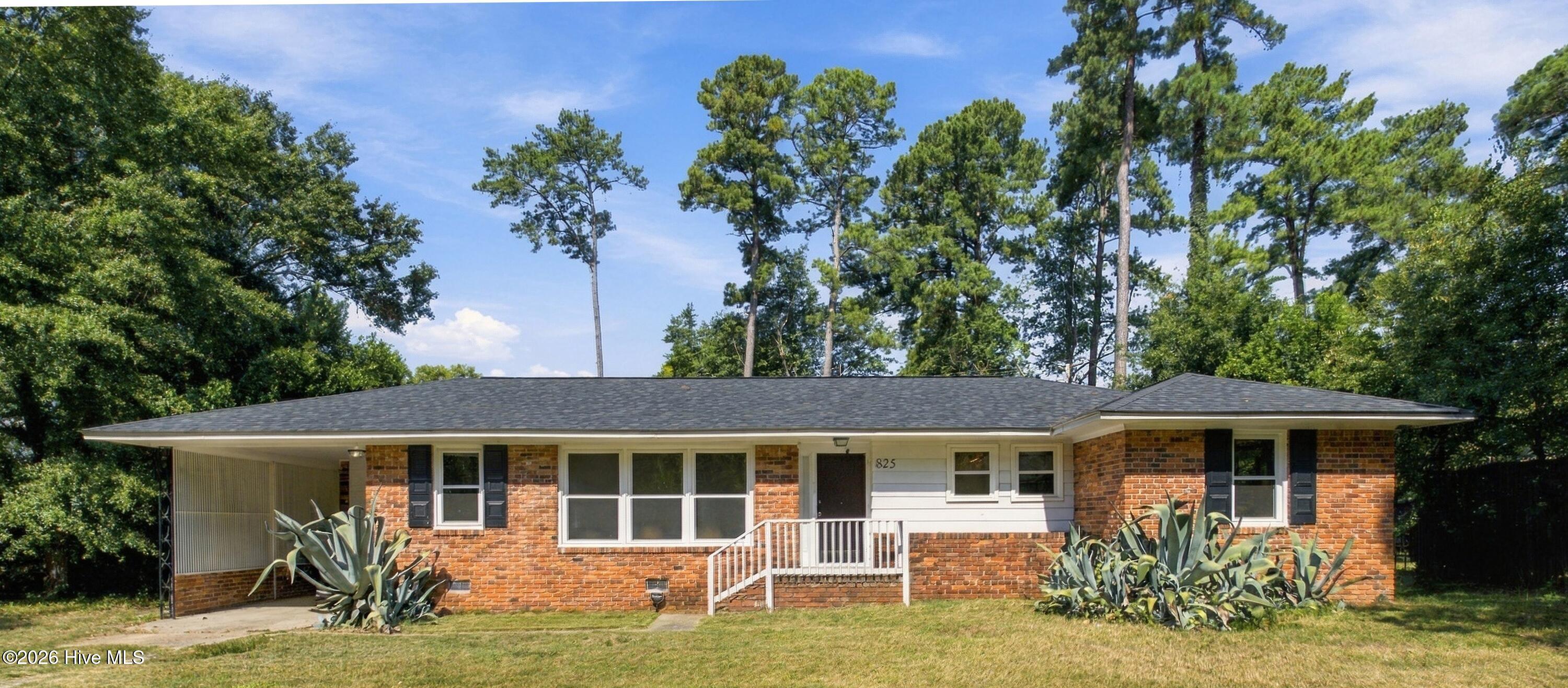 825 Greenlawn Drive Property Photo 1