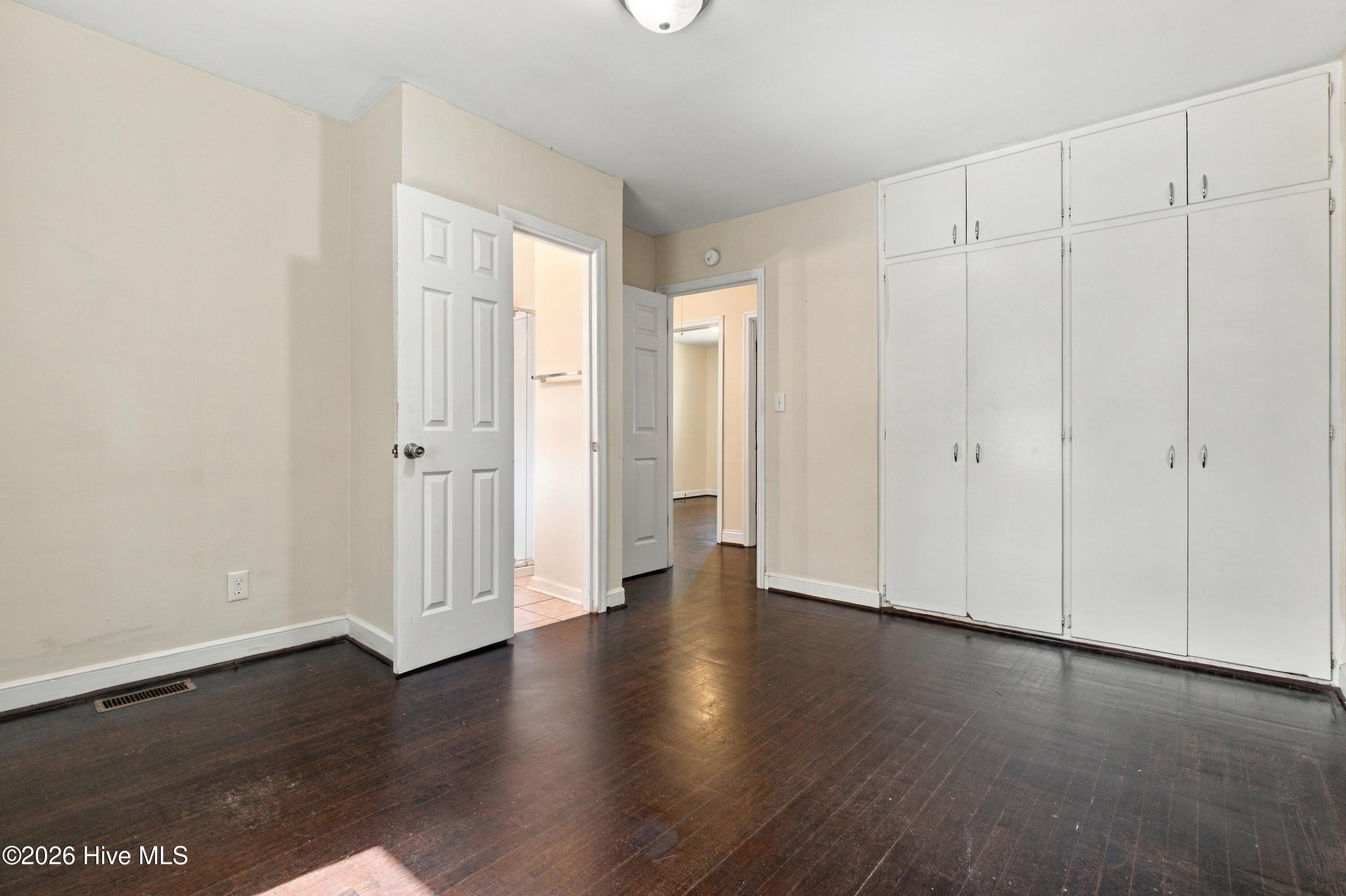 825 Greenlawn Drive Property Photo 6