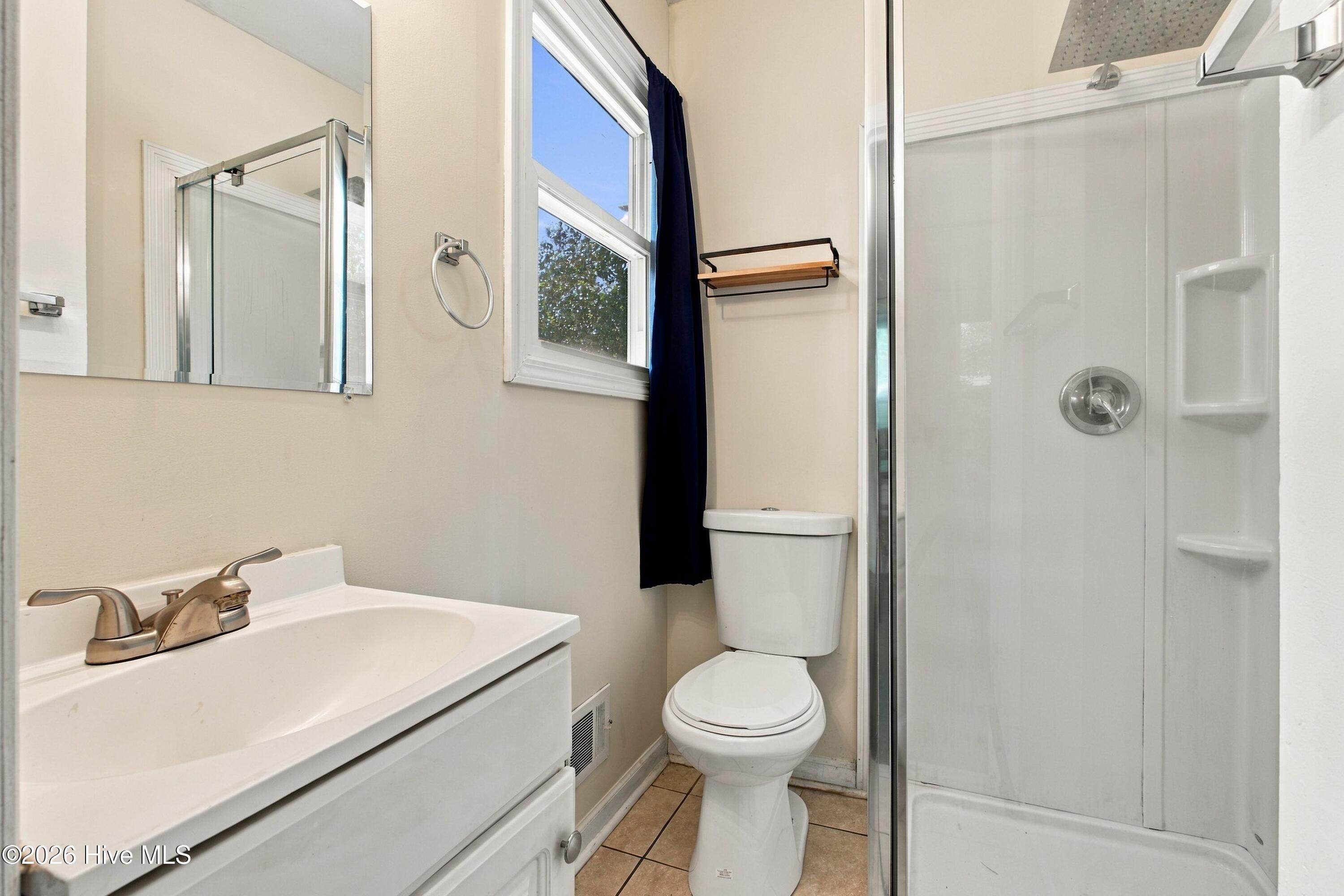 825 Greenlawn Drive Property Photo 7
