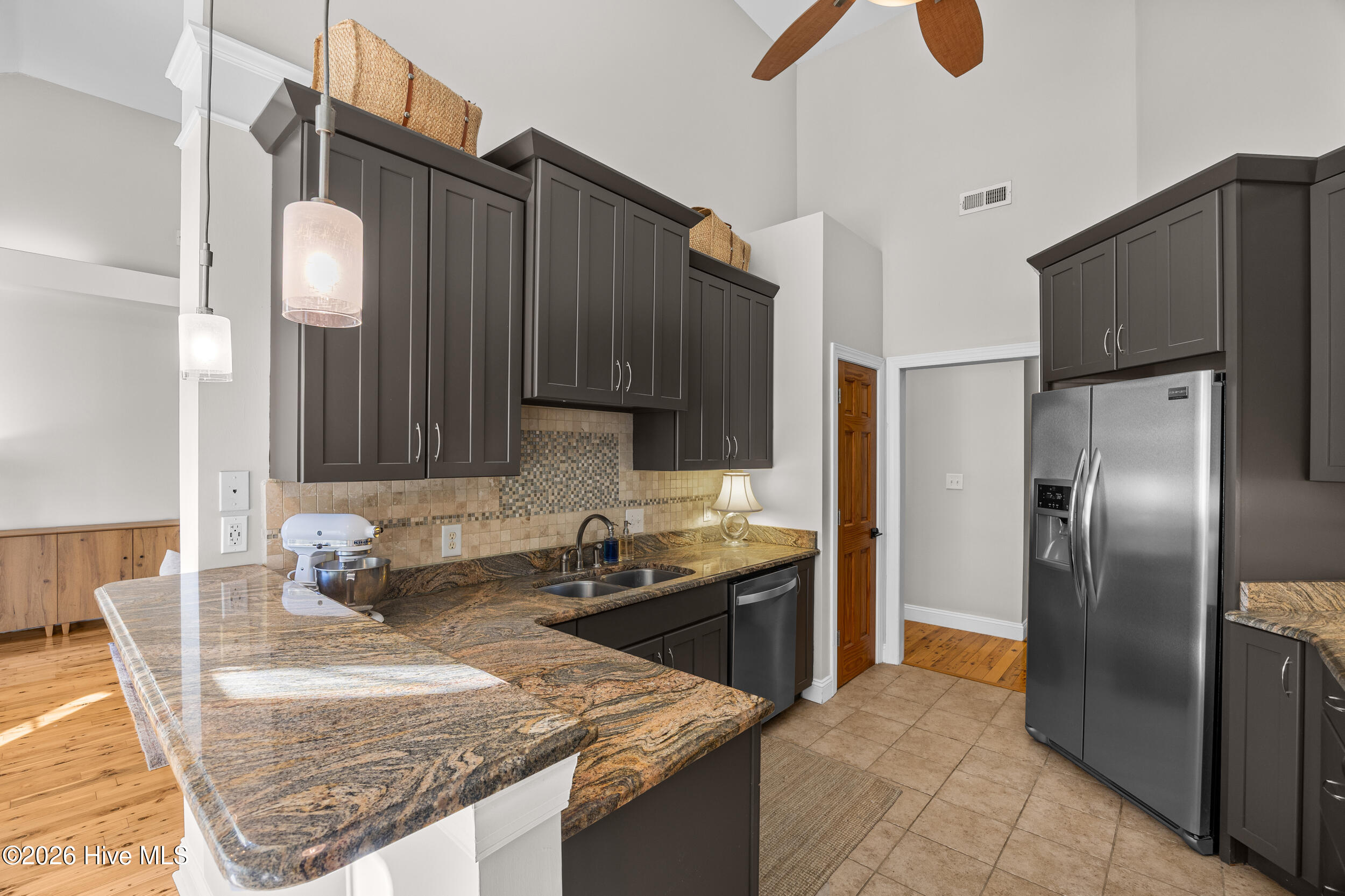 707 N Green Tee Road Property Photo 19