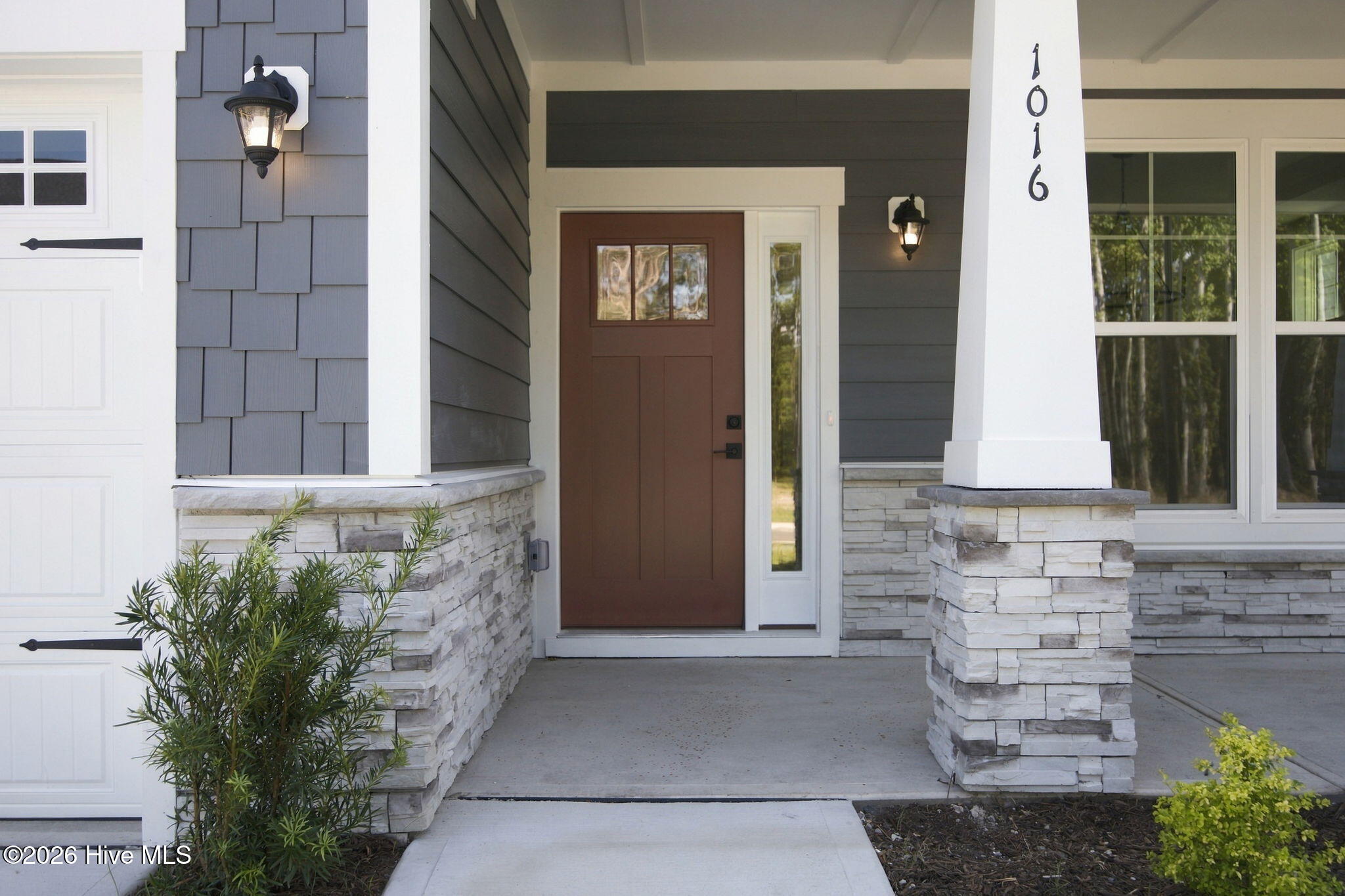 1016 Fawn Valley Way Property Photo 2
