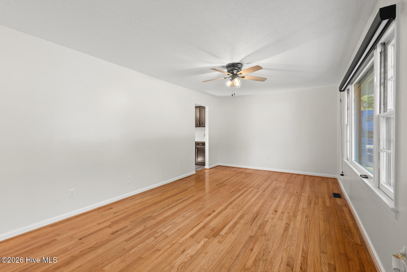 318 White Oak Street Property Photo 7