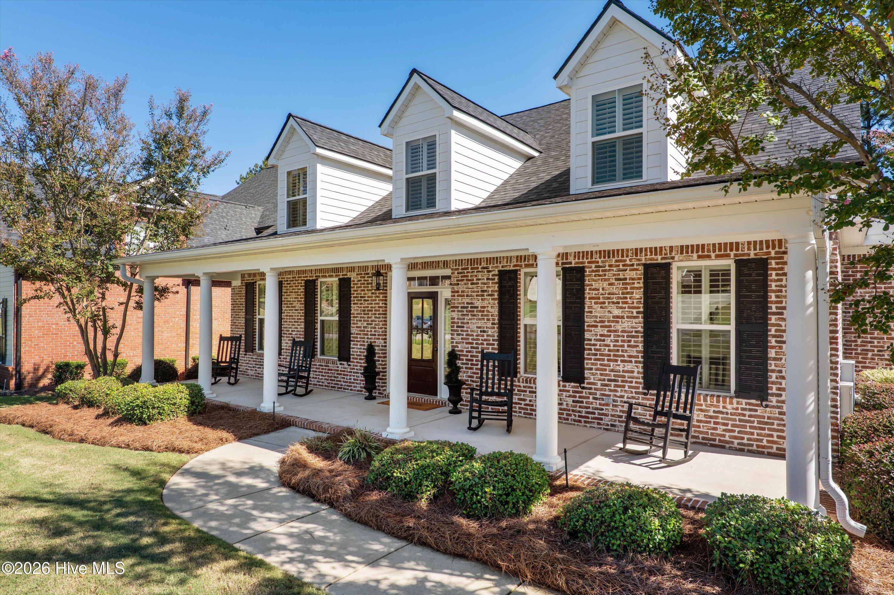 1058 Emerald Place Property Photo 4