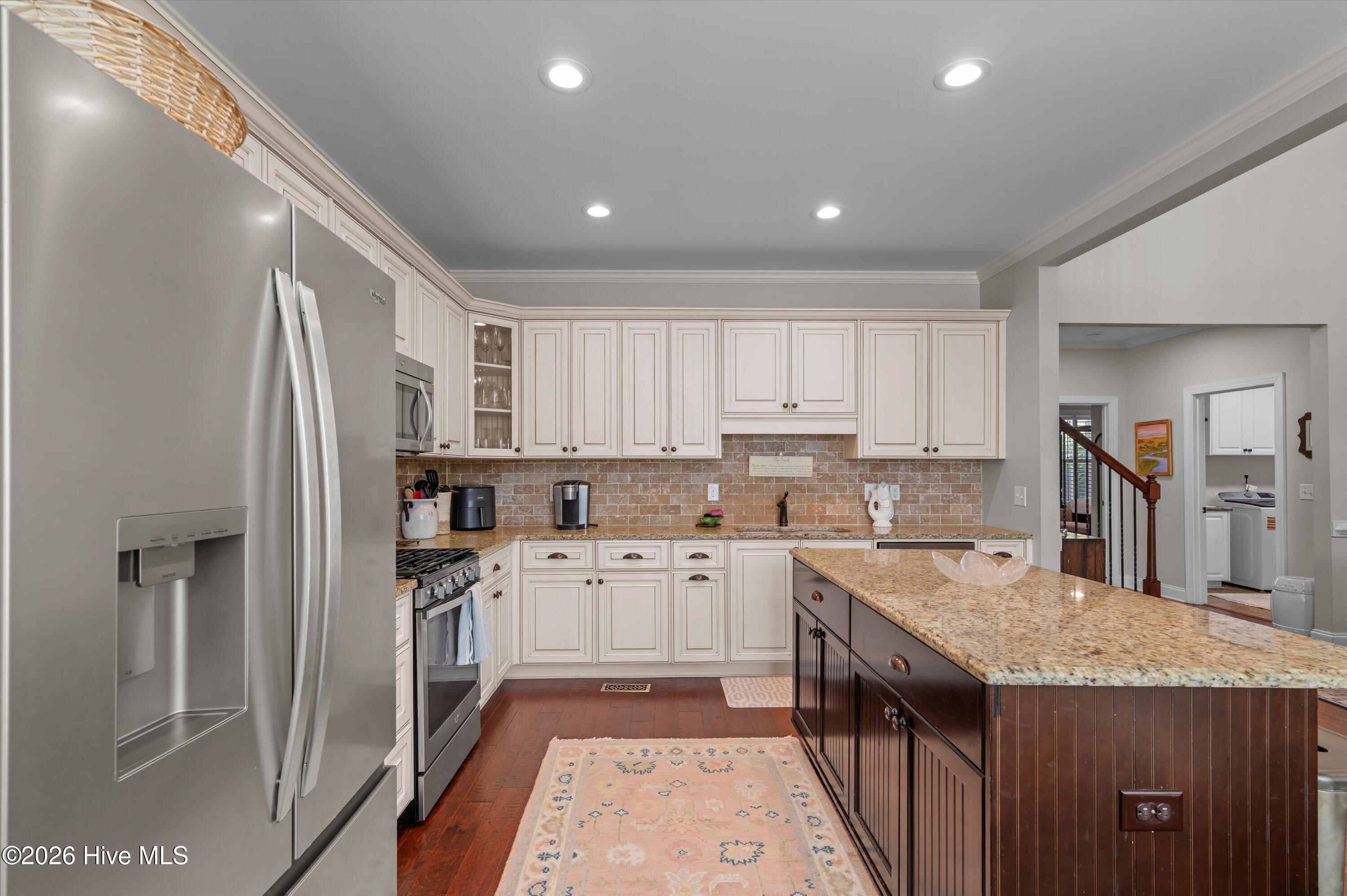 1058 Emerald Place Property Photo 26