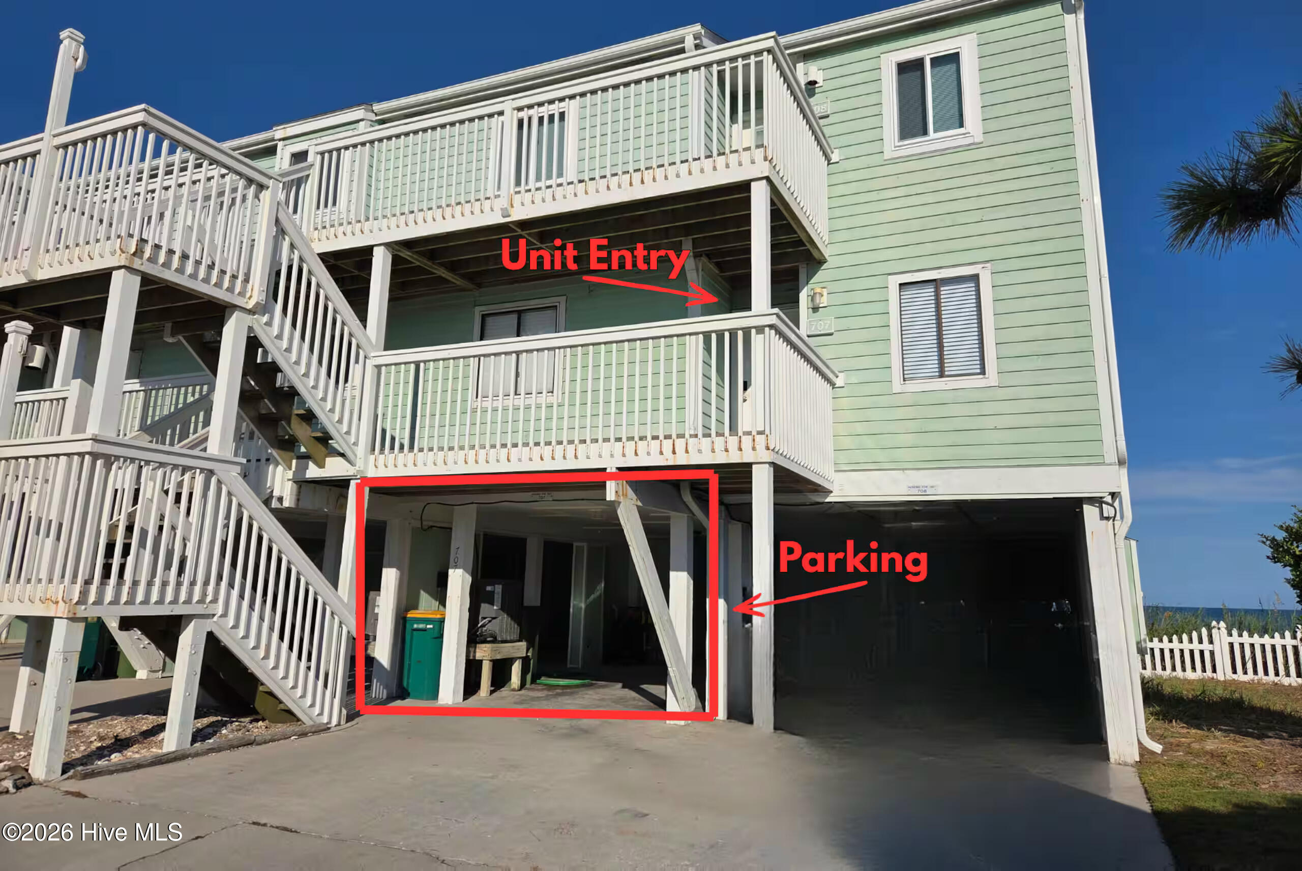 707 Pelican Court Property Photo 2