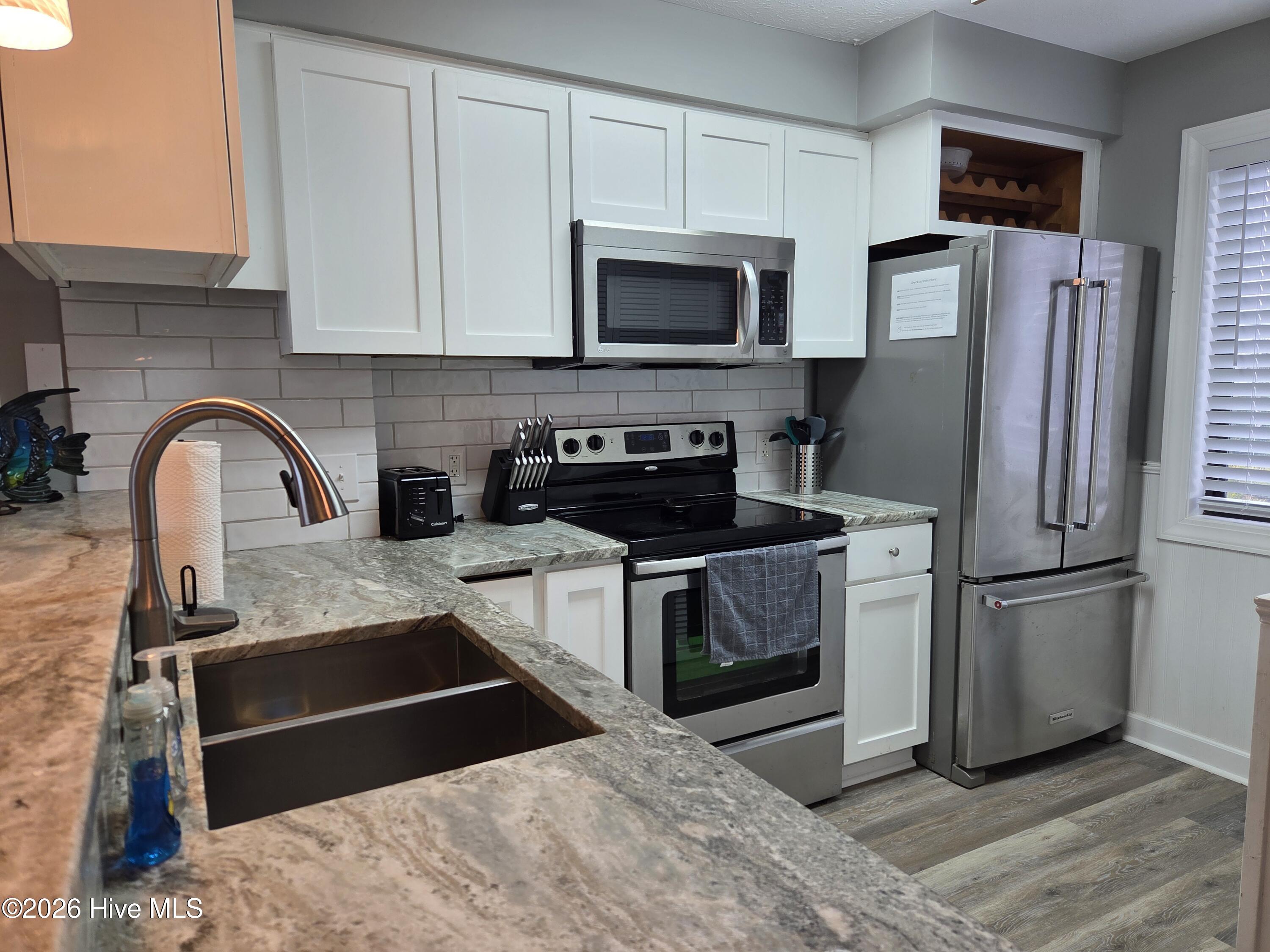 707 Pelican Court Property Photo 4