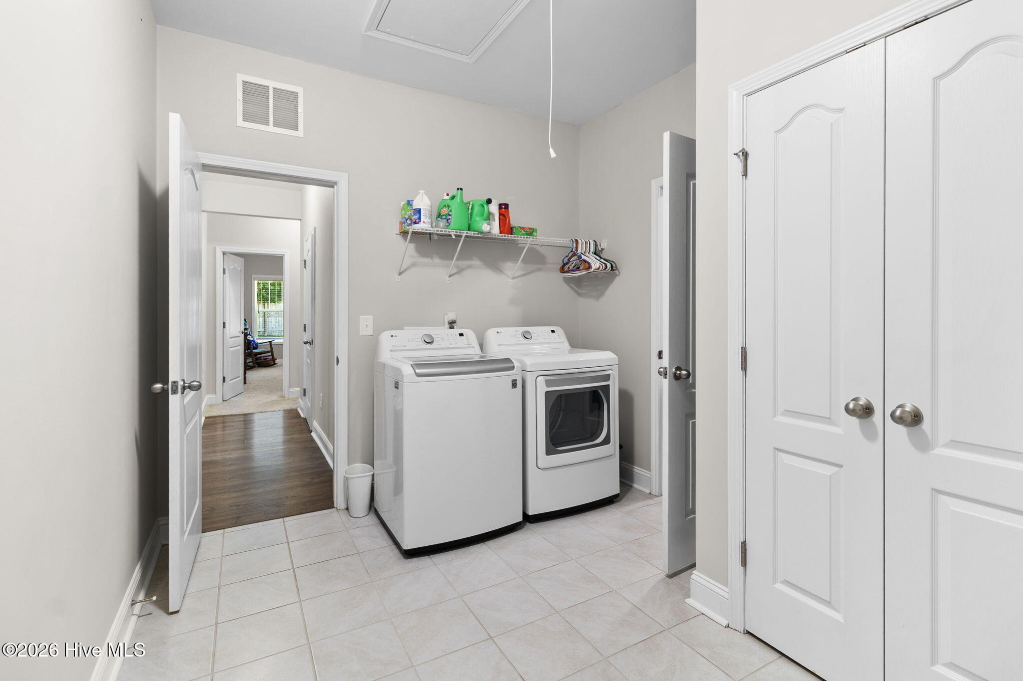 101 Carousel Street Property Photo 30