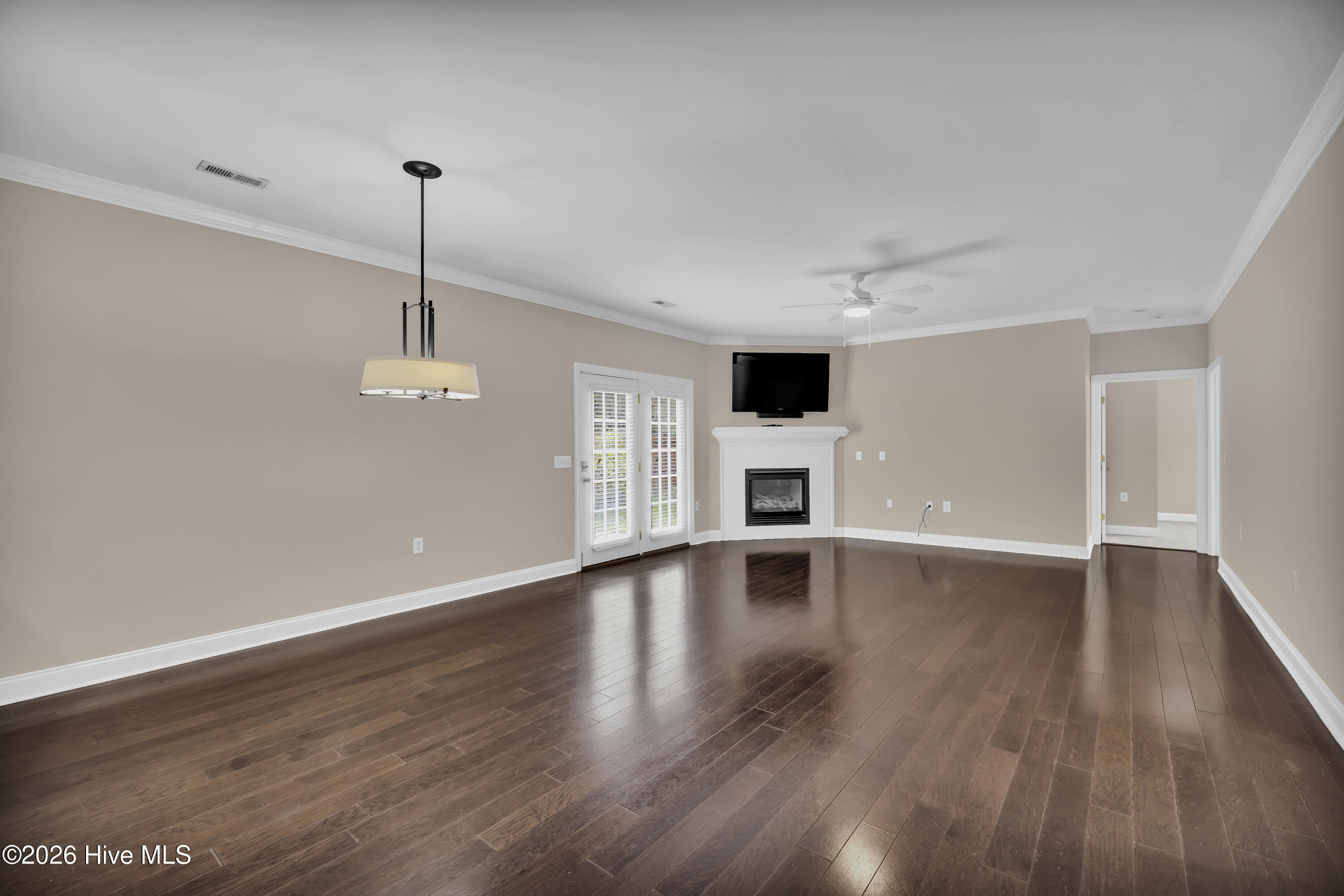 208 Hilliard Court Property Photo 5