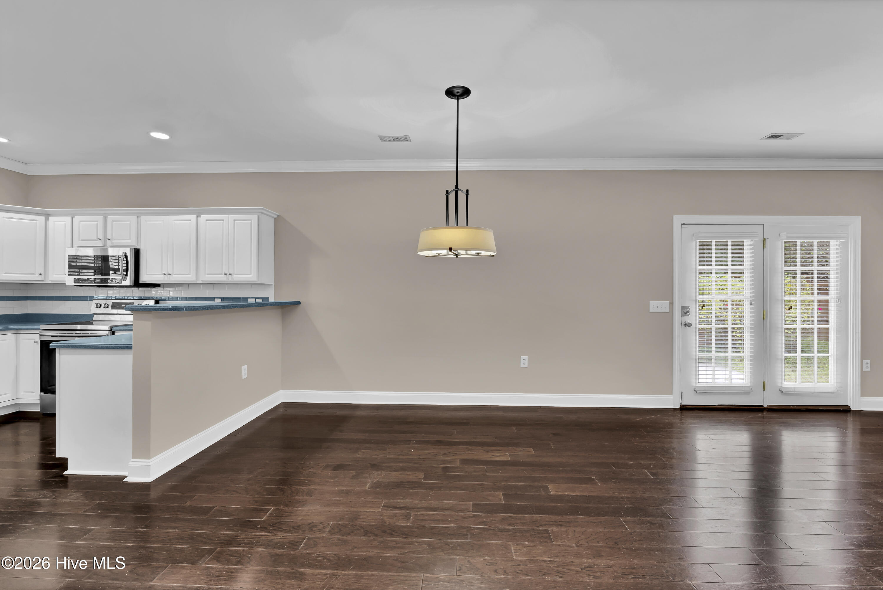 208 Hilliard Court Property Photo 8