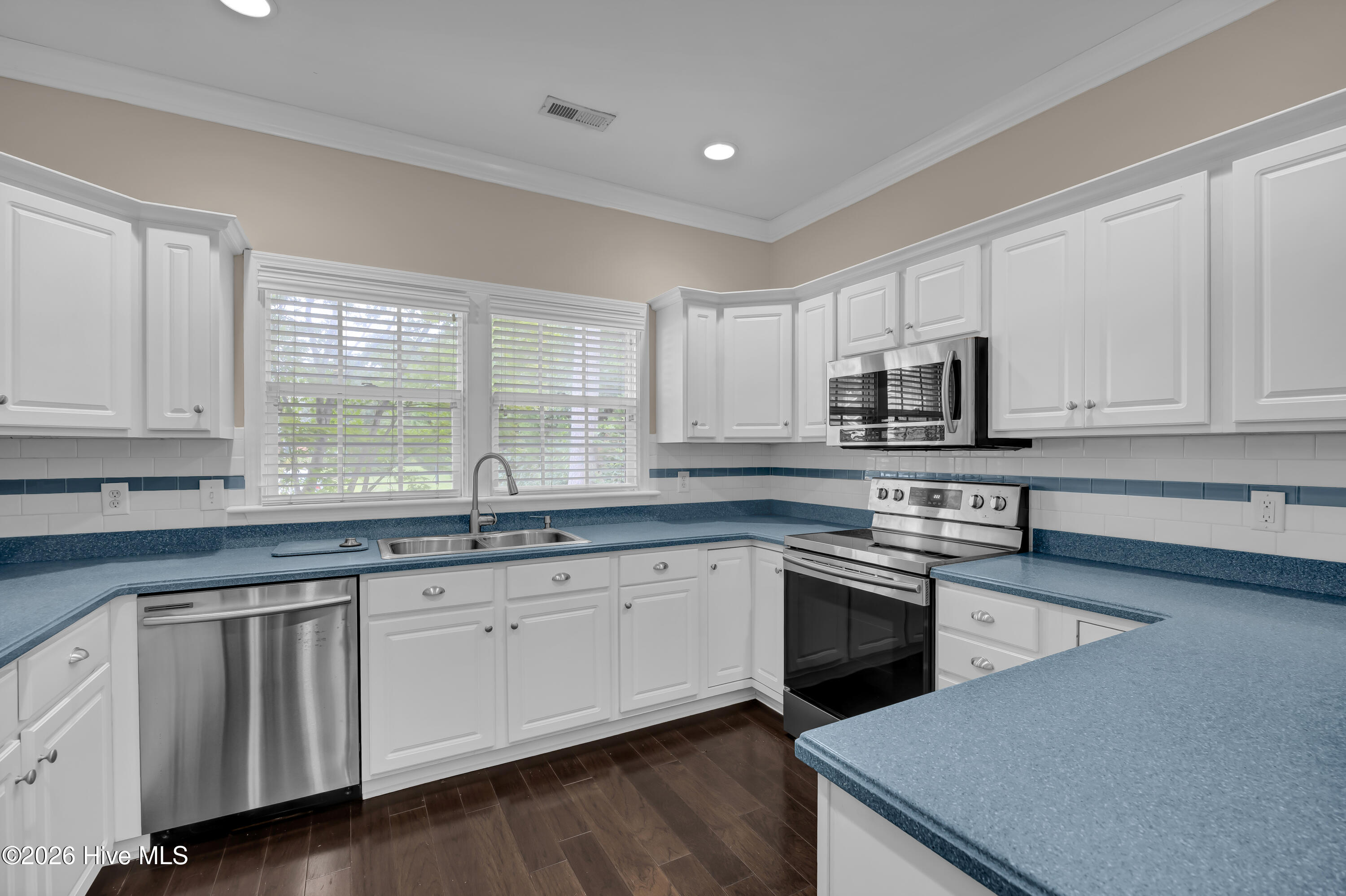 208 Hilliard Court Property Photo 12