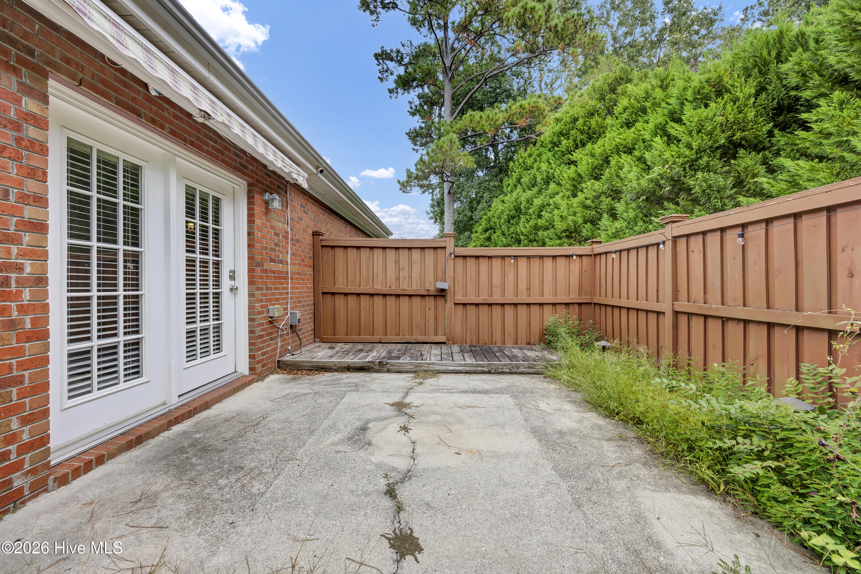 208 Hilliard Court Property Photo 23
