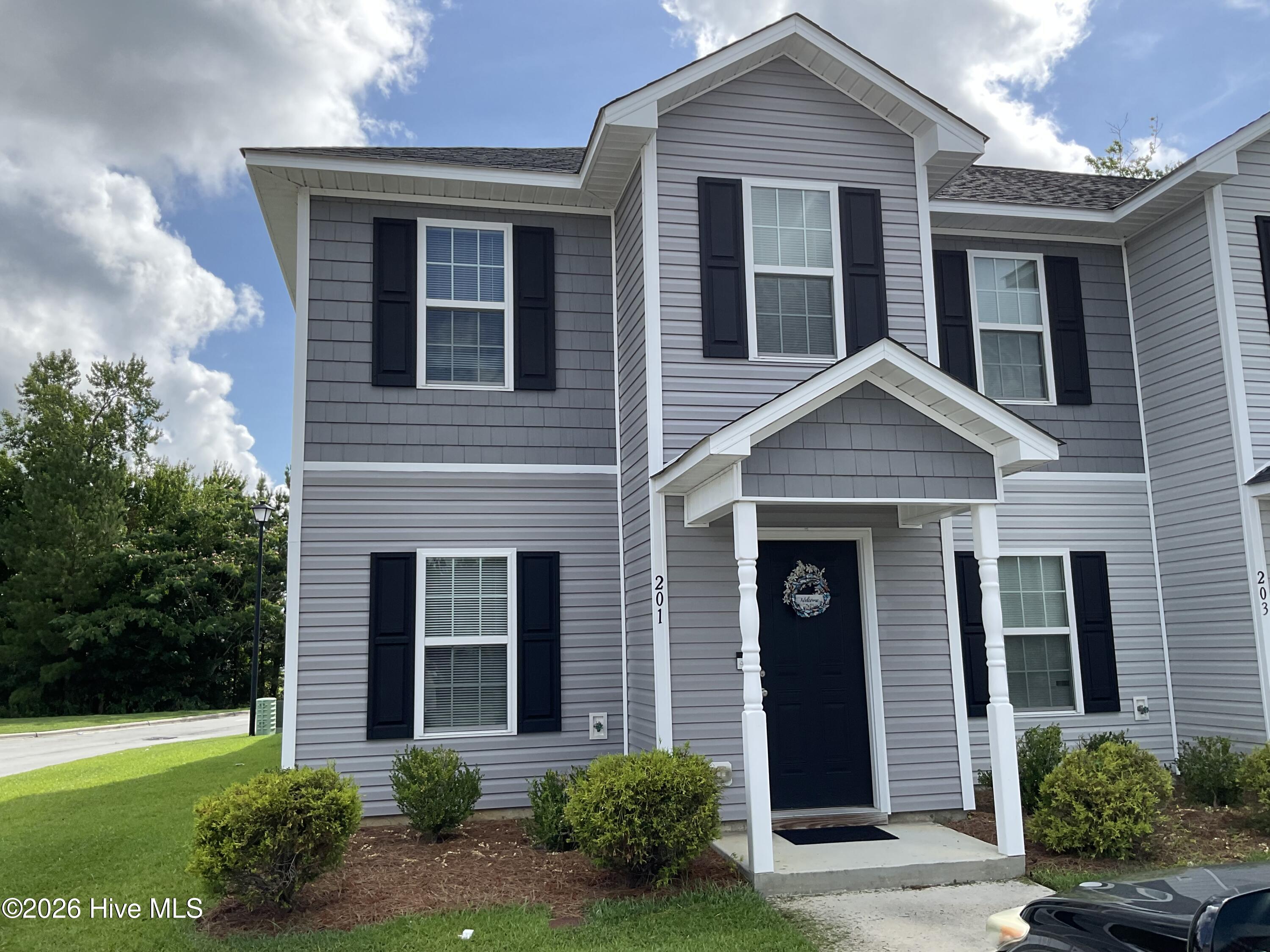 201 E Murrow Lane Property Photo 1