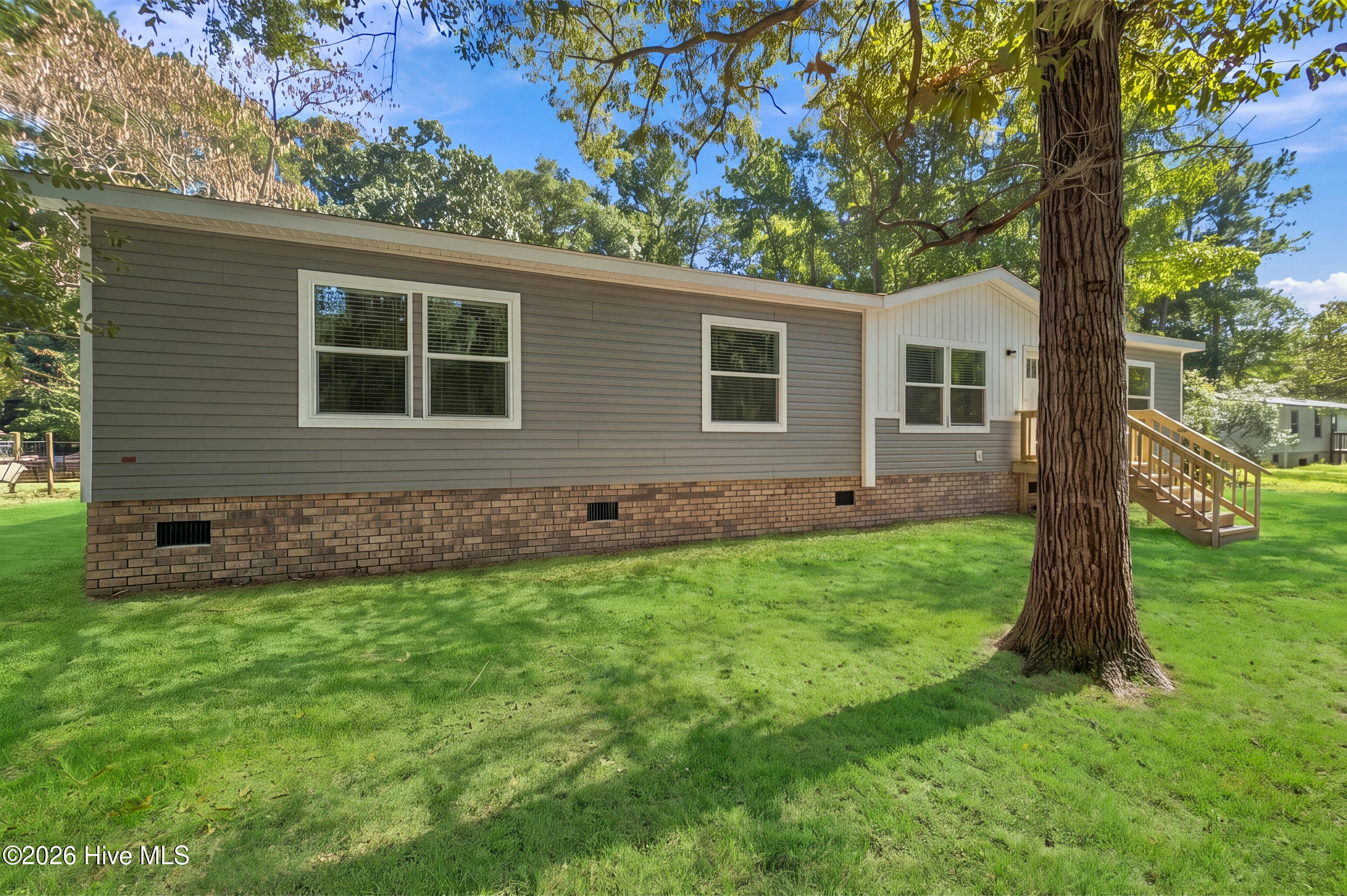 520 Lanier Avenue Property Photo 4