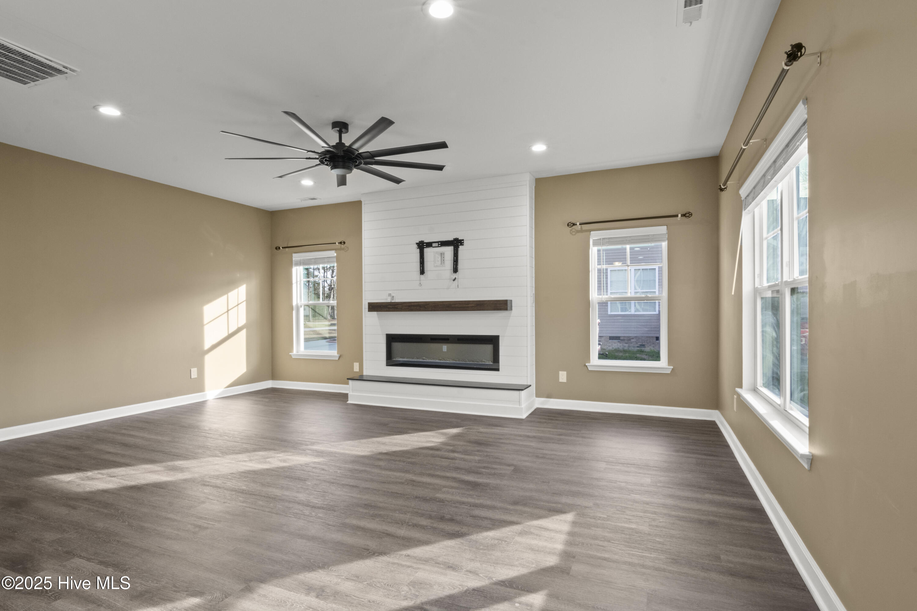 129 Cedar Ridge Drive Property Photo 10