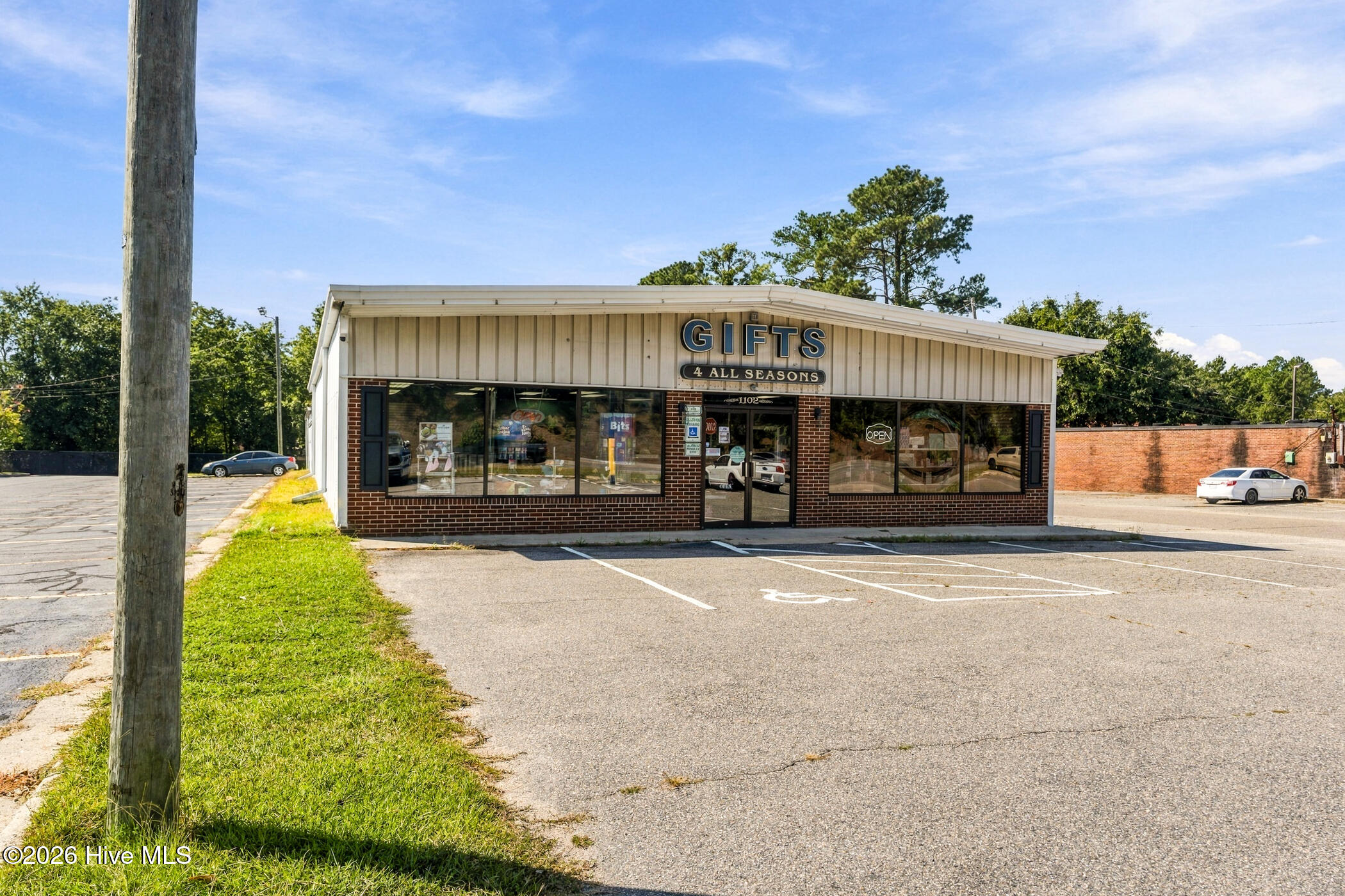 1102 E Broad Avenue Property Photo 3