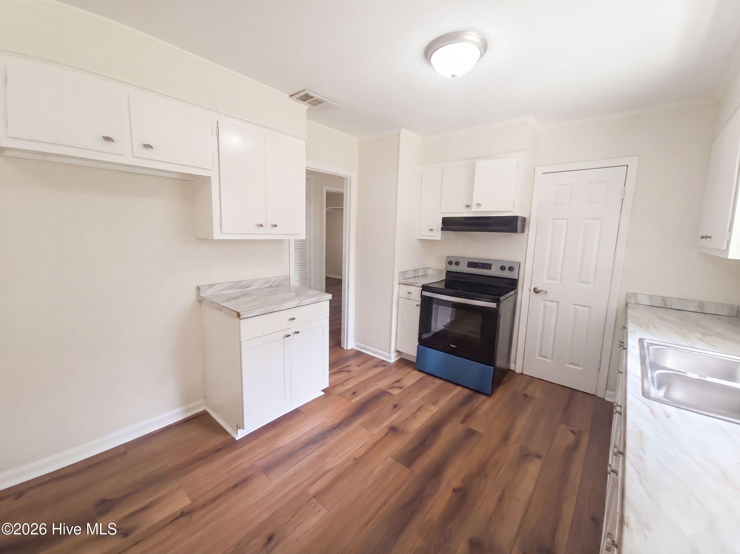 1812 Empress Drive Property Photo 14