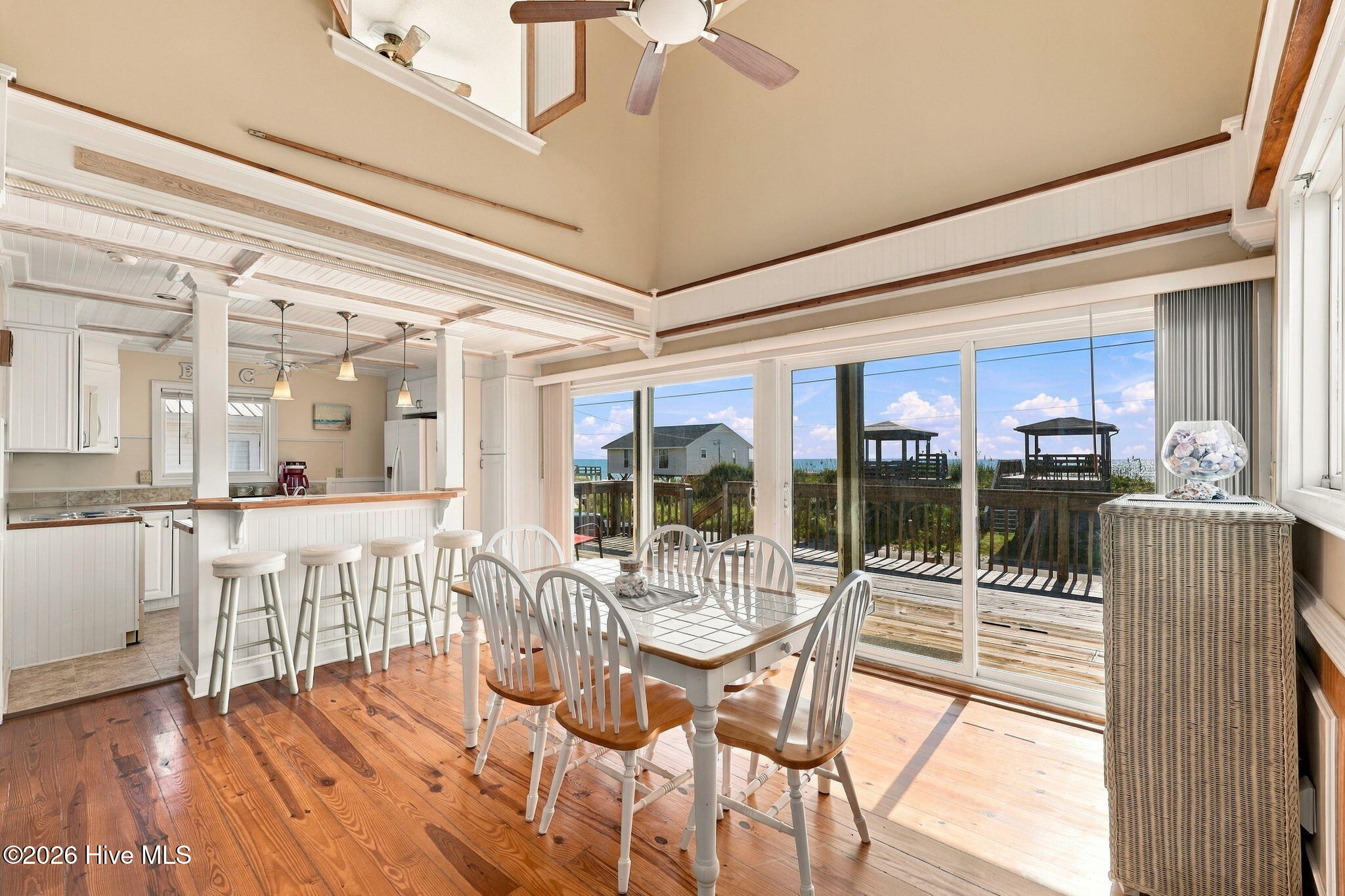 1305 N Shore Drive Property Photo 6