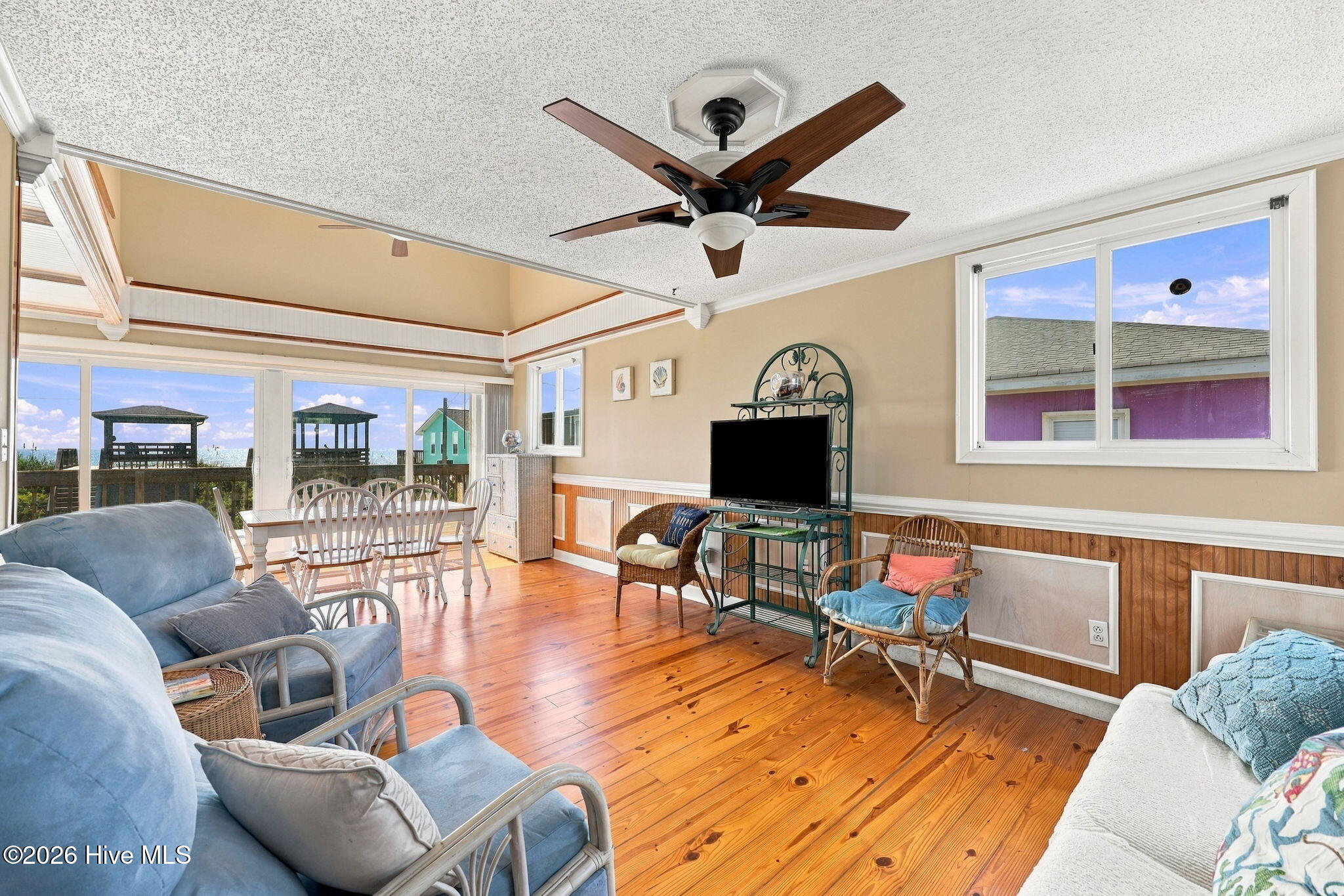 1305 N Shore Drive Property Photo 9