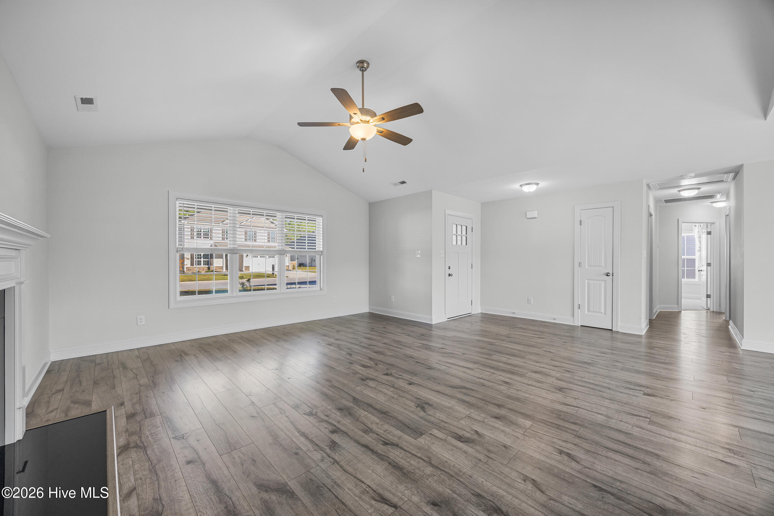 496 Pebble Shore Drive Property Photo 8