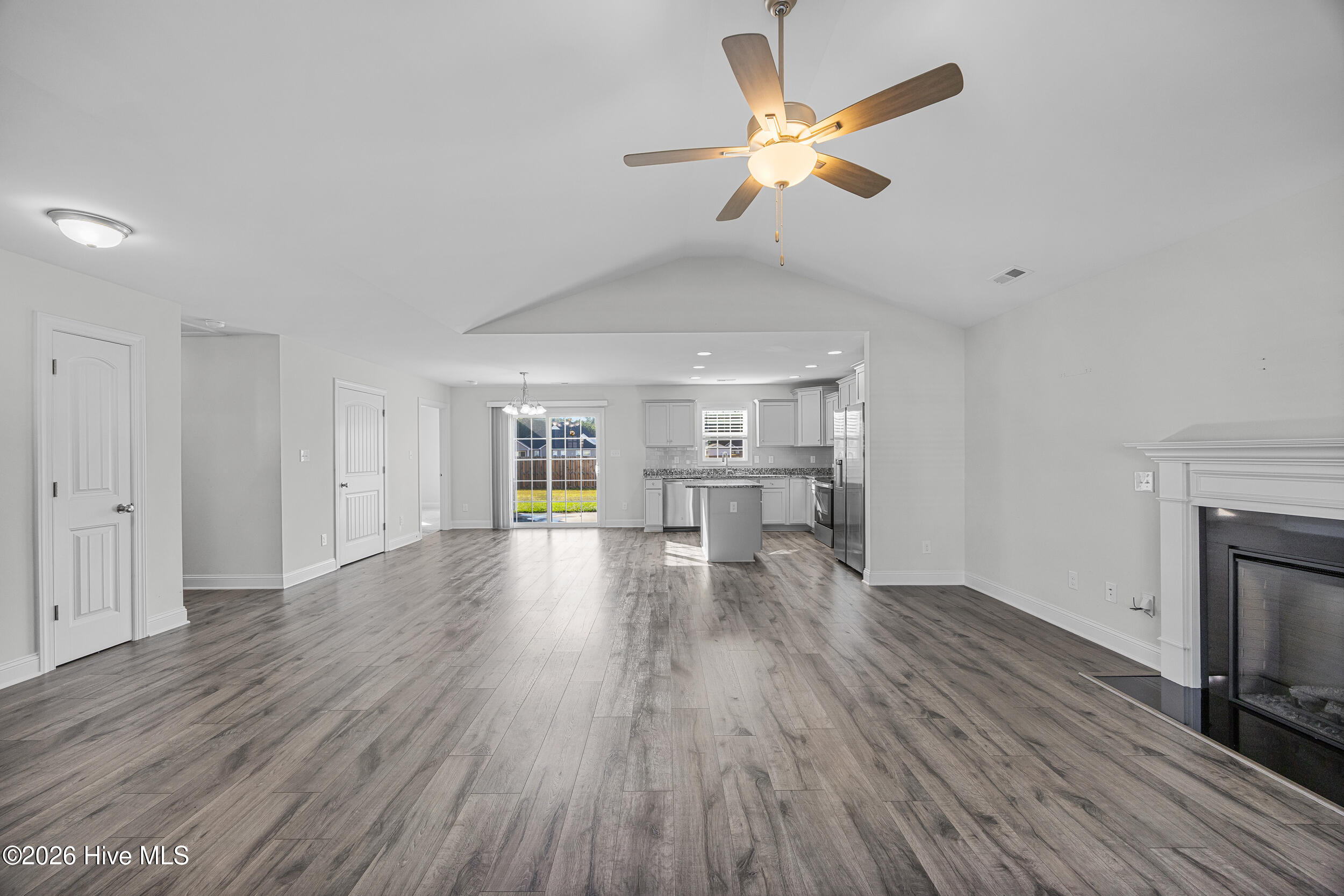 496 Pebble Shore Drive Property Photo 11