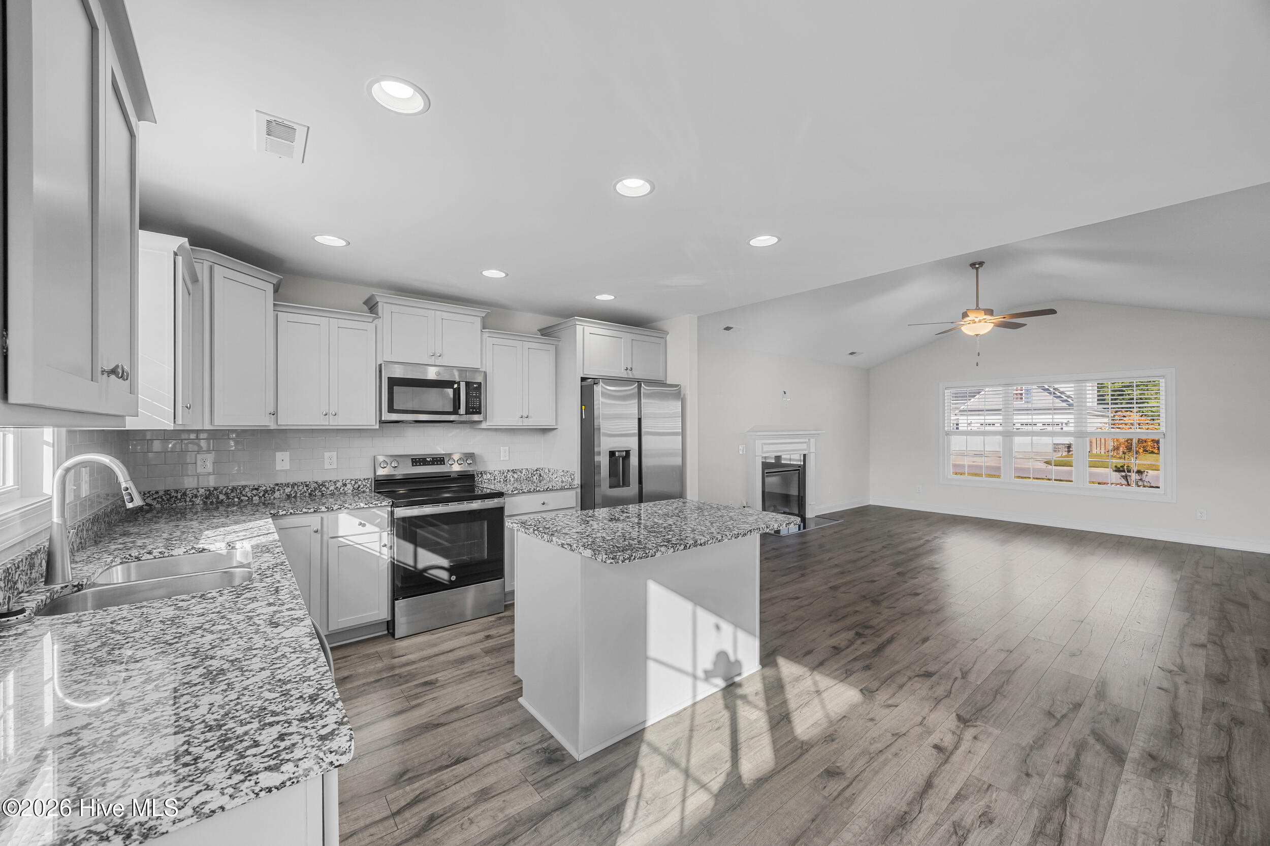 496 Pebble Shore Drive Property Photo 13