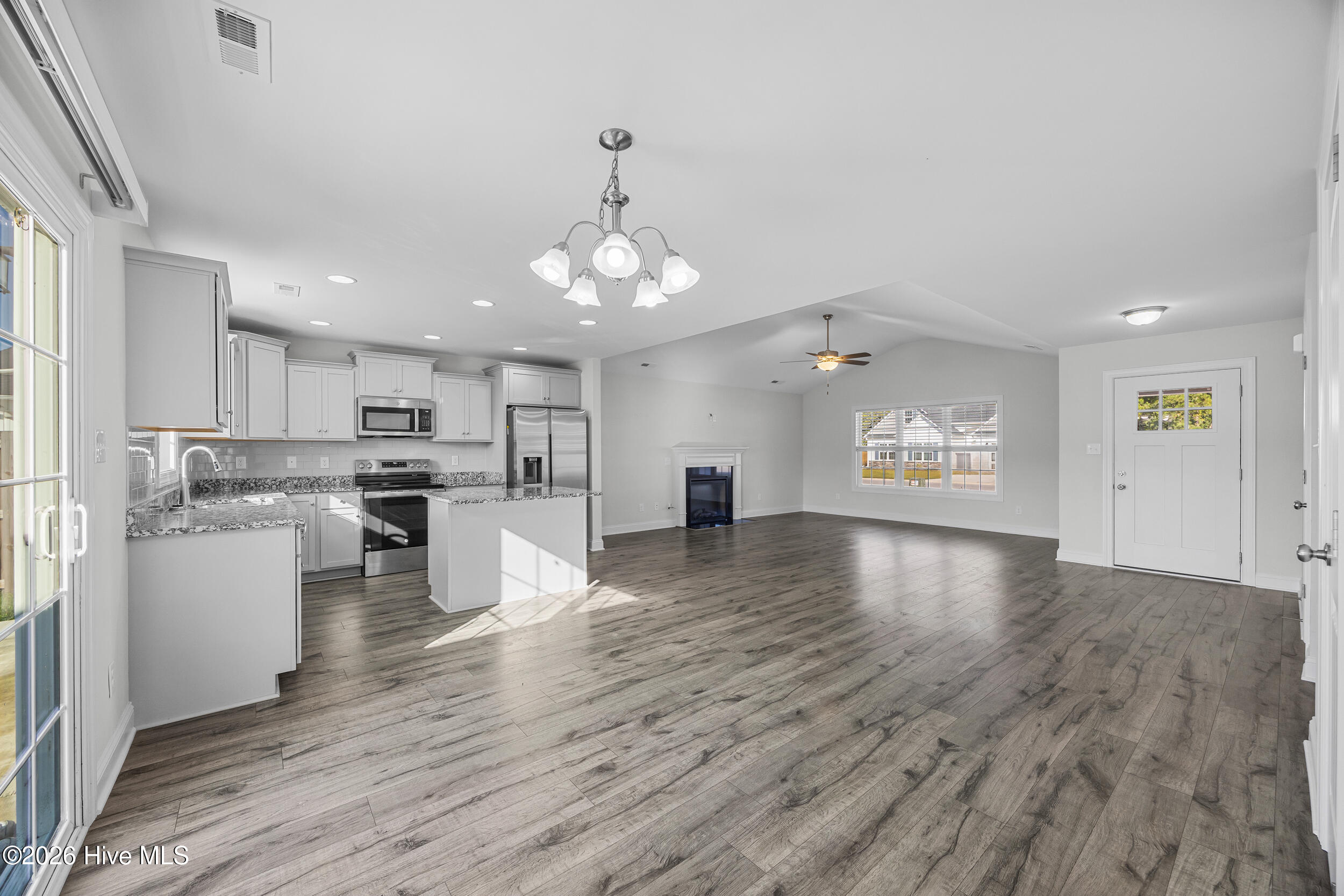 496 Pebble Shore Drive Property Photo 16