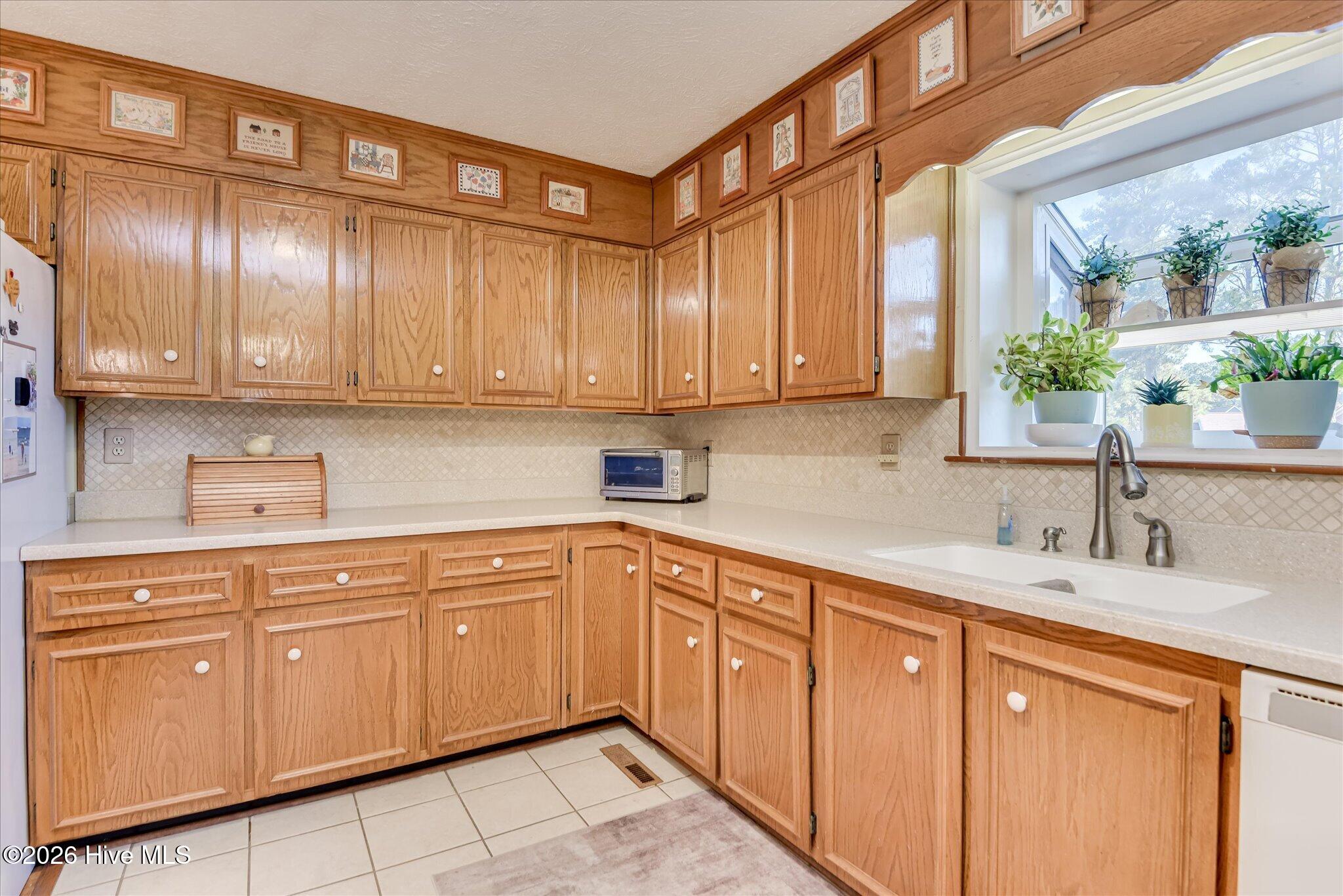 104 Foxhunt Drive Property Photo 15