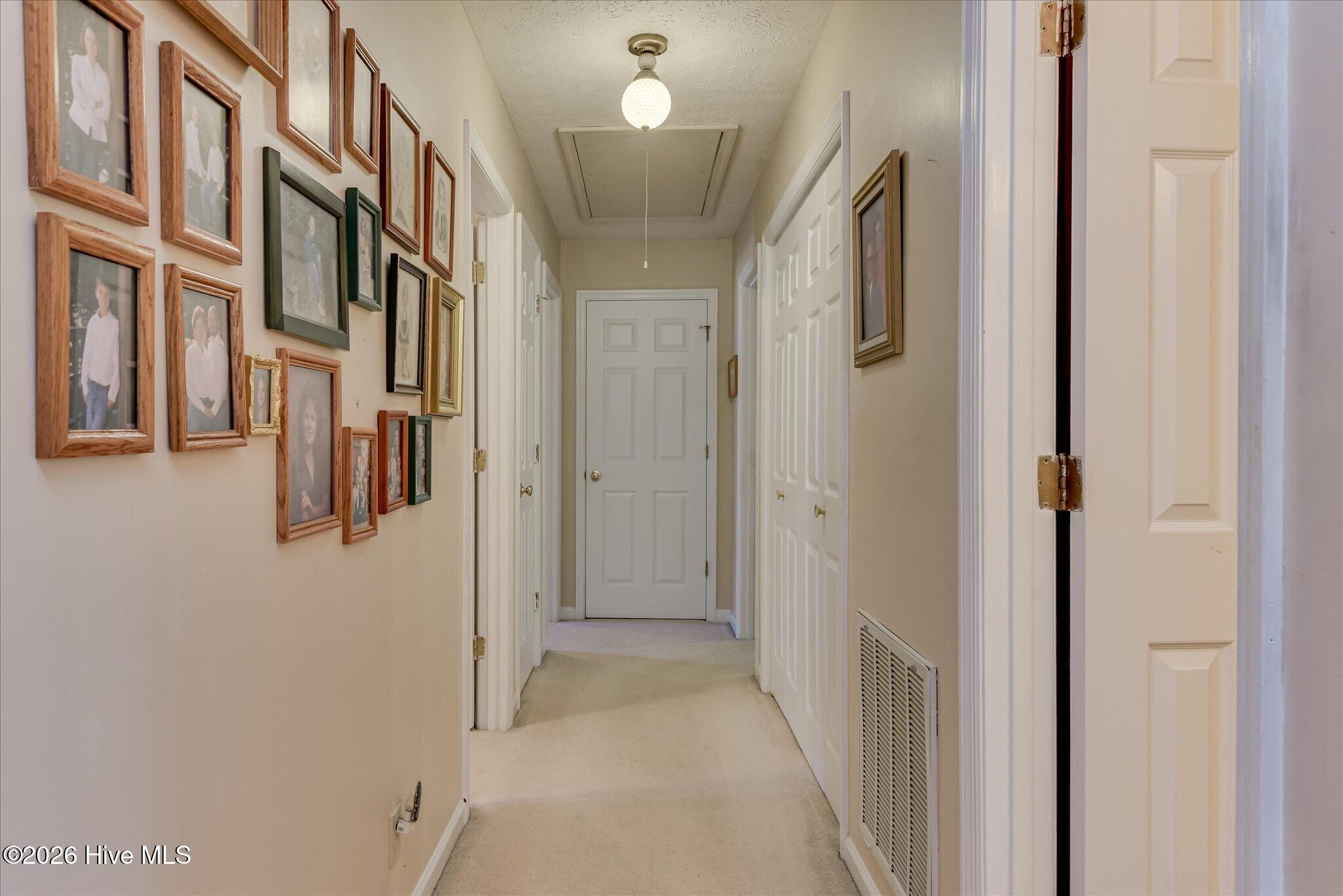 104 Foxhunt Drive Property Photo 23