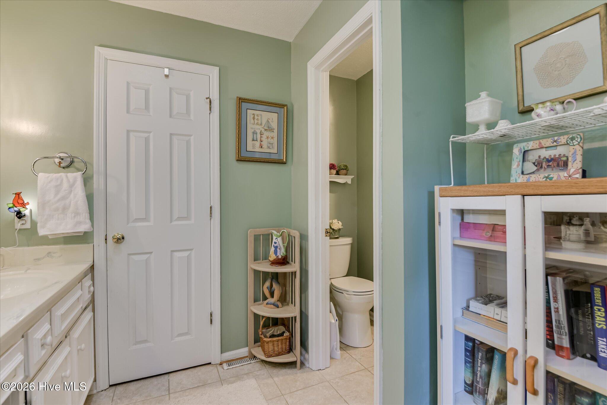 104 Foxhunt Drive Property Photo 27