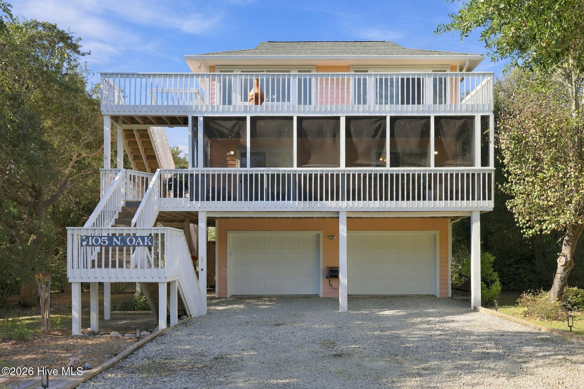 105 N Oak Drive Property Photo 1