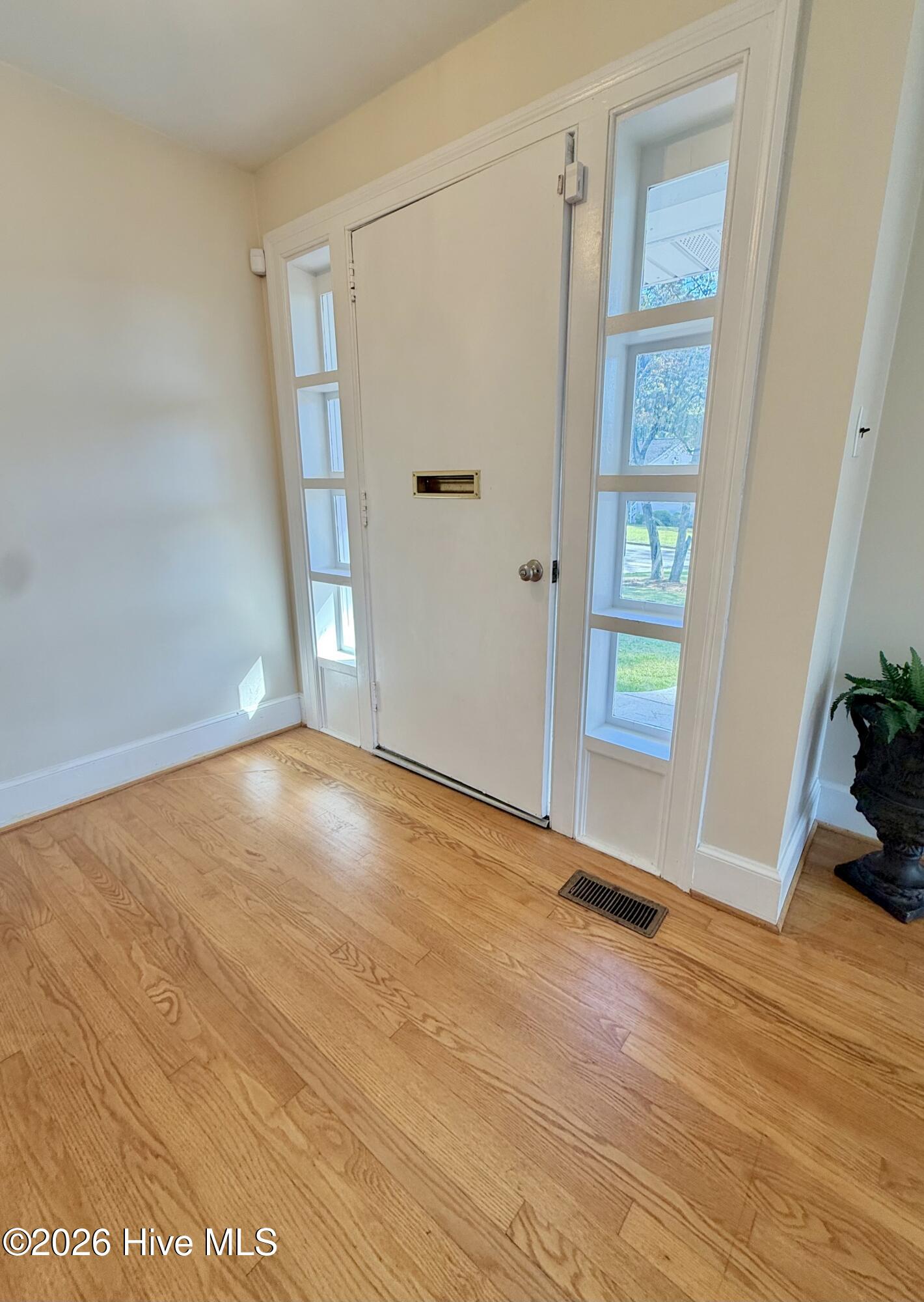 1008 Rhem Street Property Photo 4