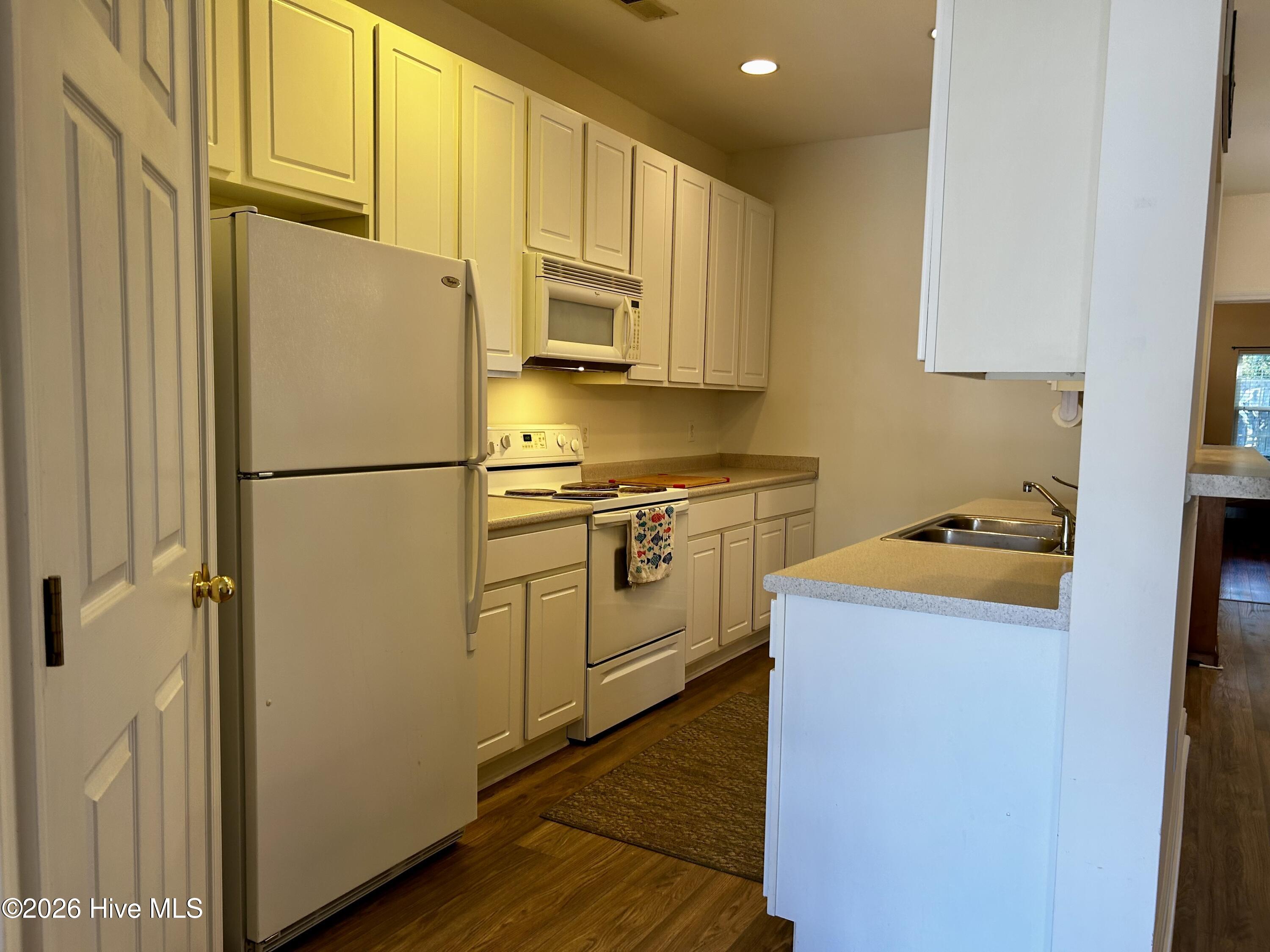 1620 Honeybee Lane Property Photo 4