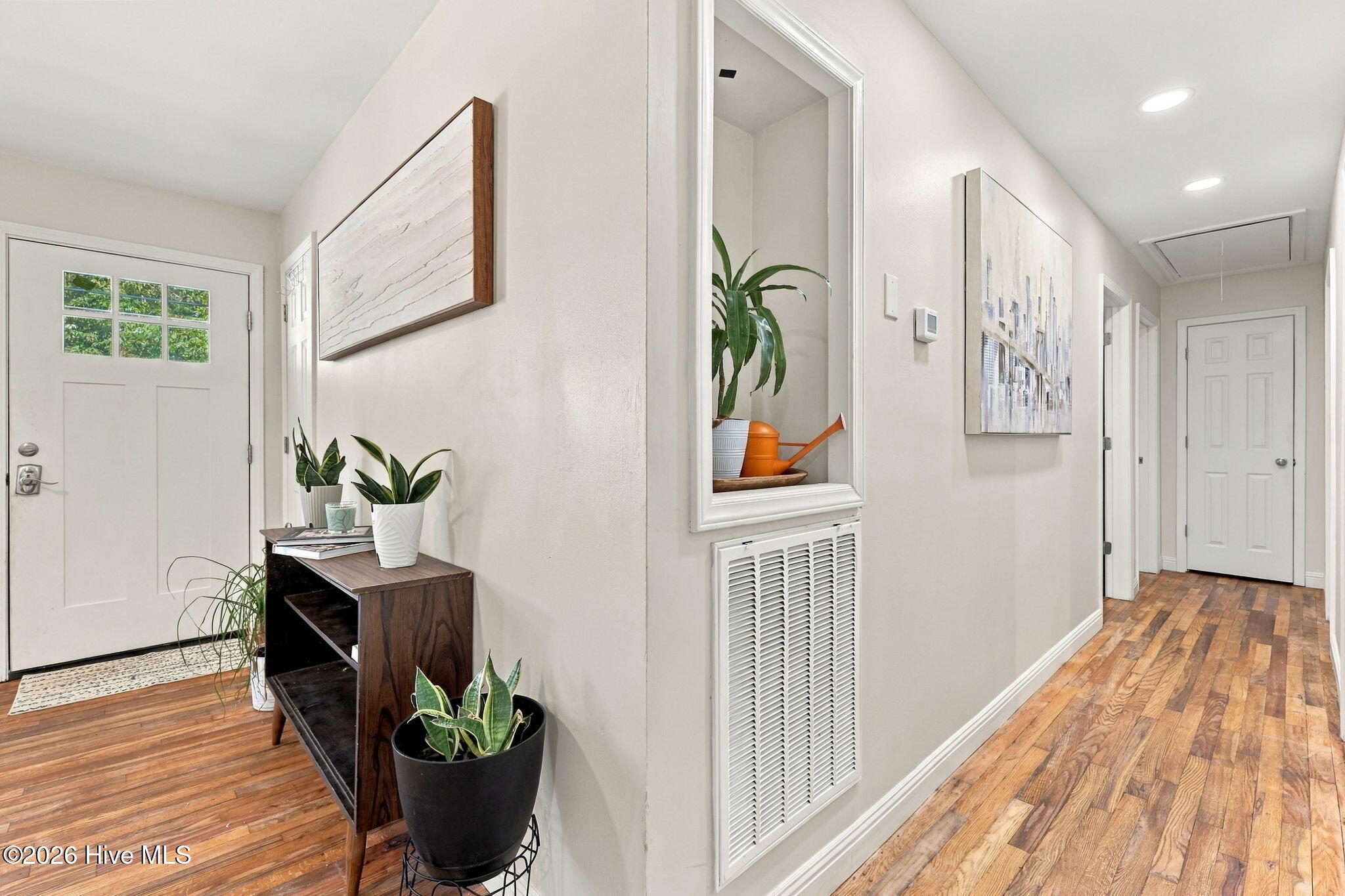 6129 Louise Street Property Photo 9
