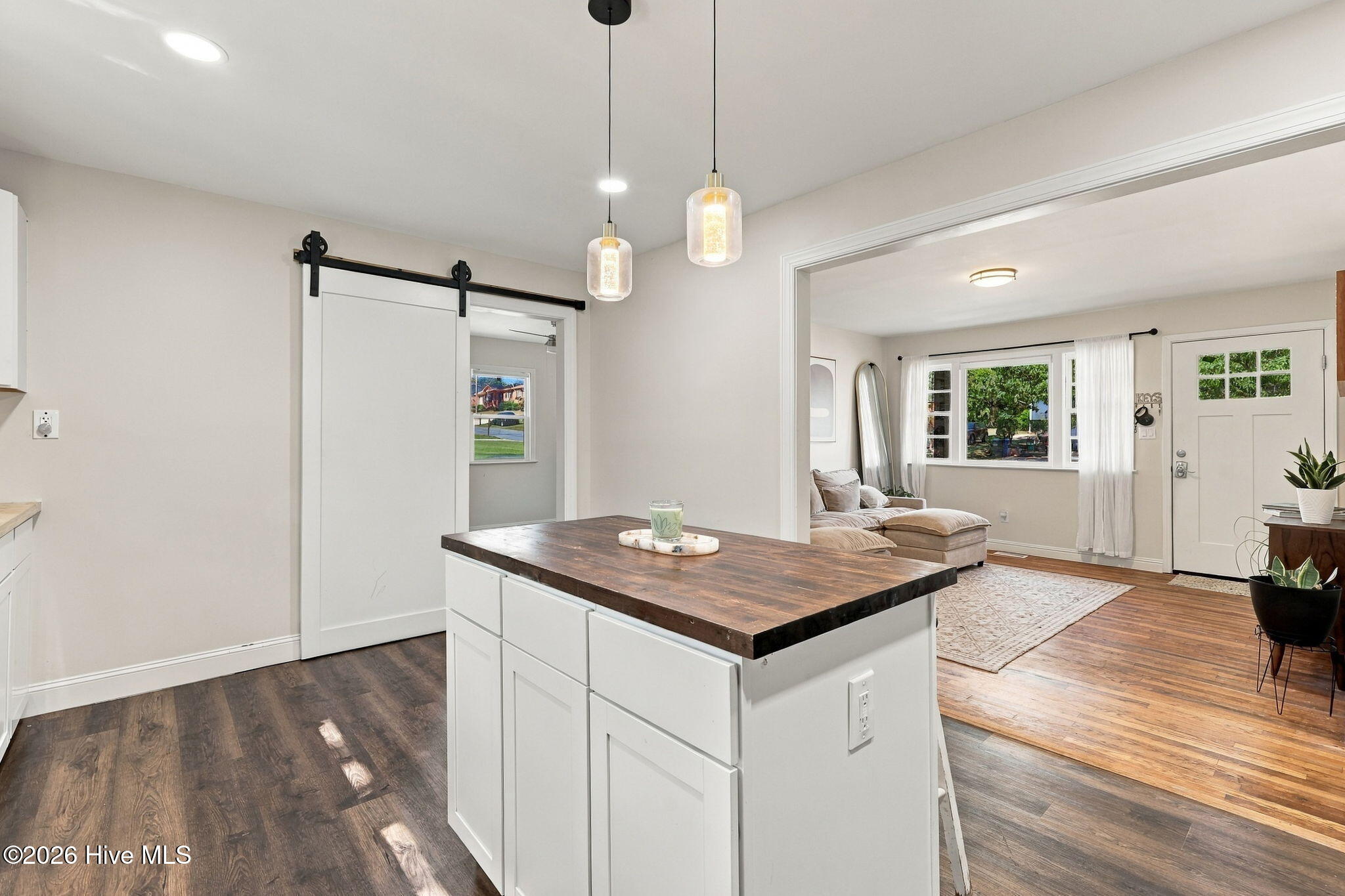 6129 Louise Street Property Photo 14