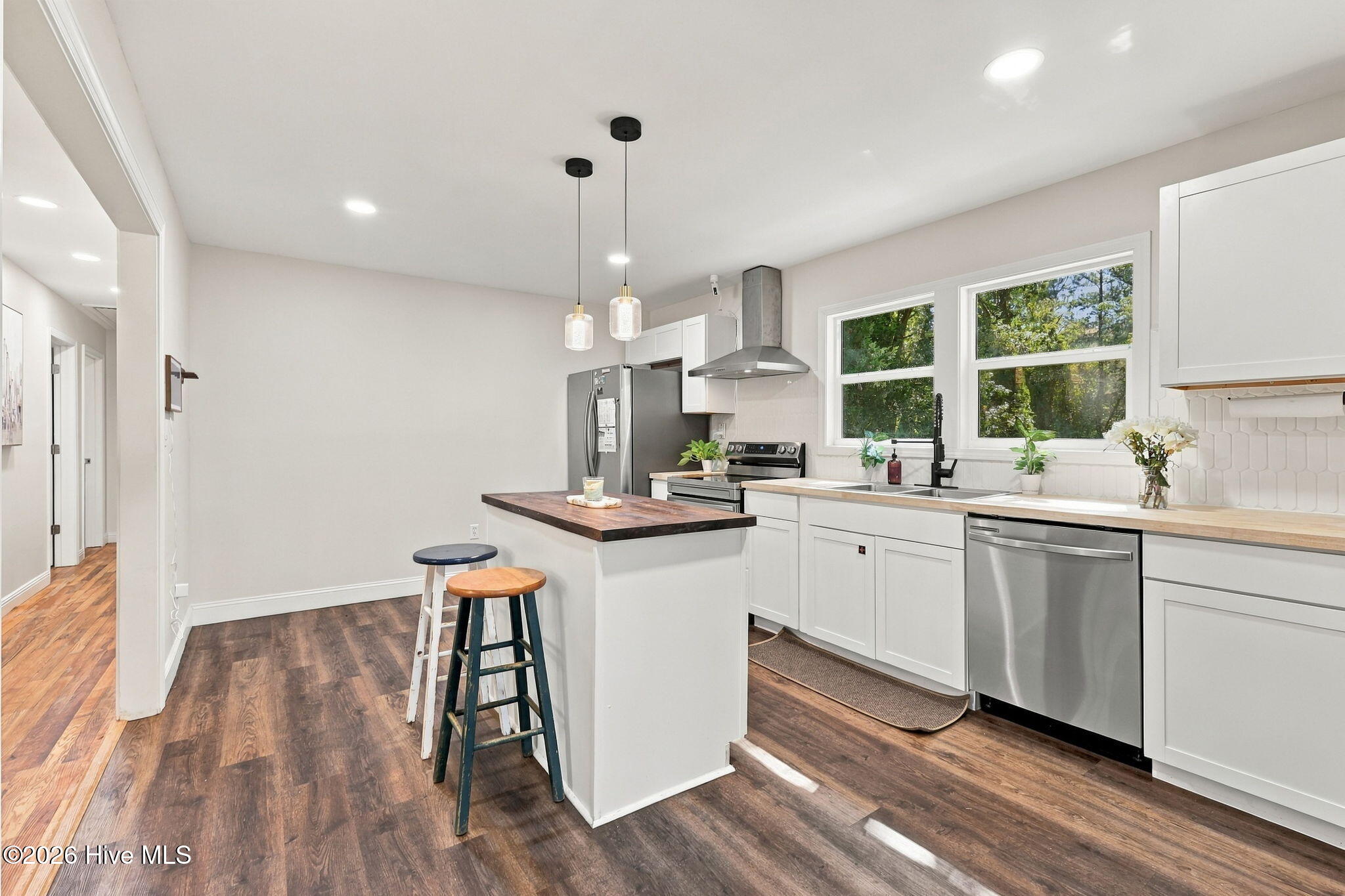 6129 Louise Street Property Photo 16
