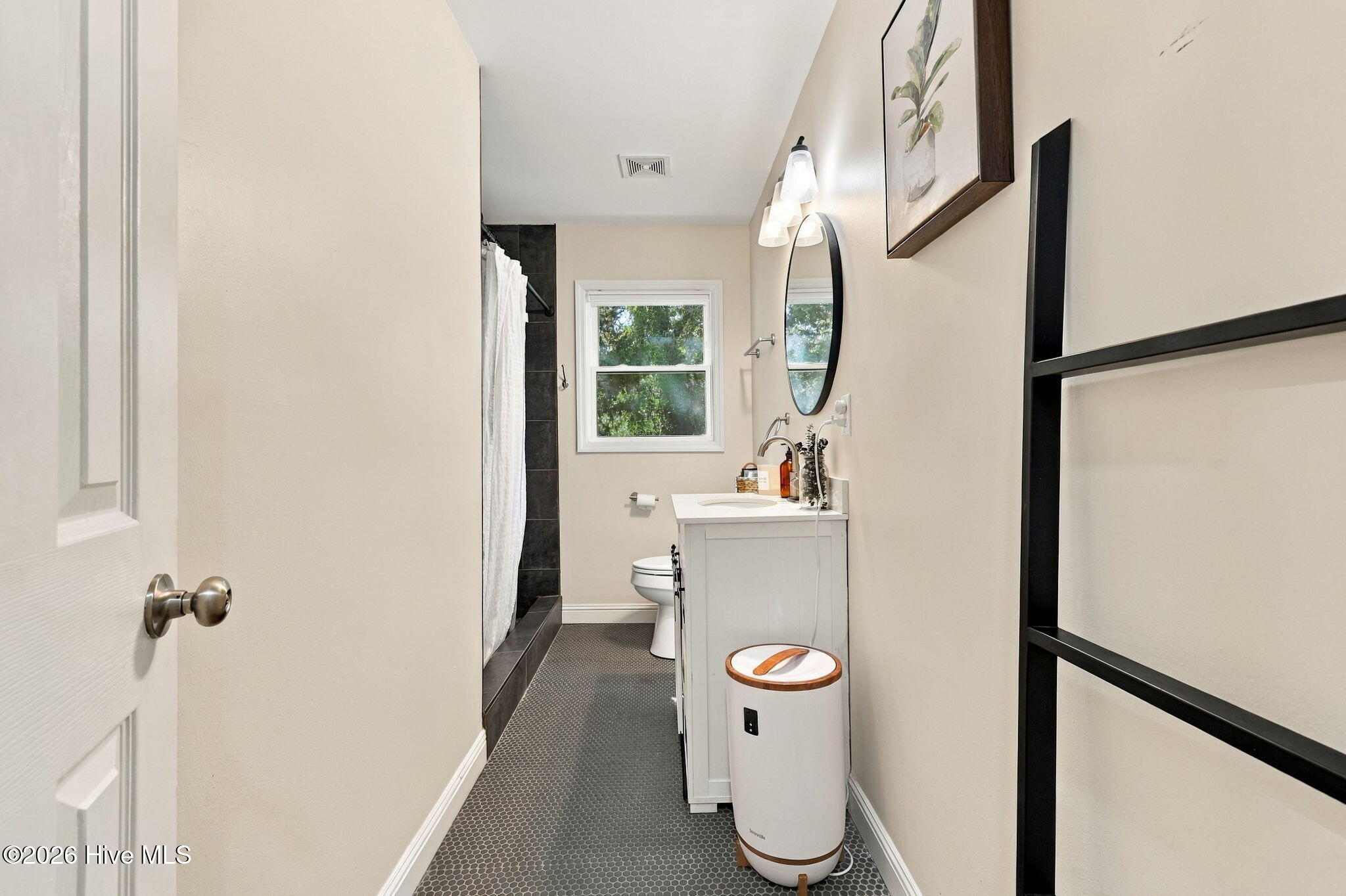 6129 Louise Street Property Photo 20