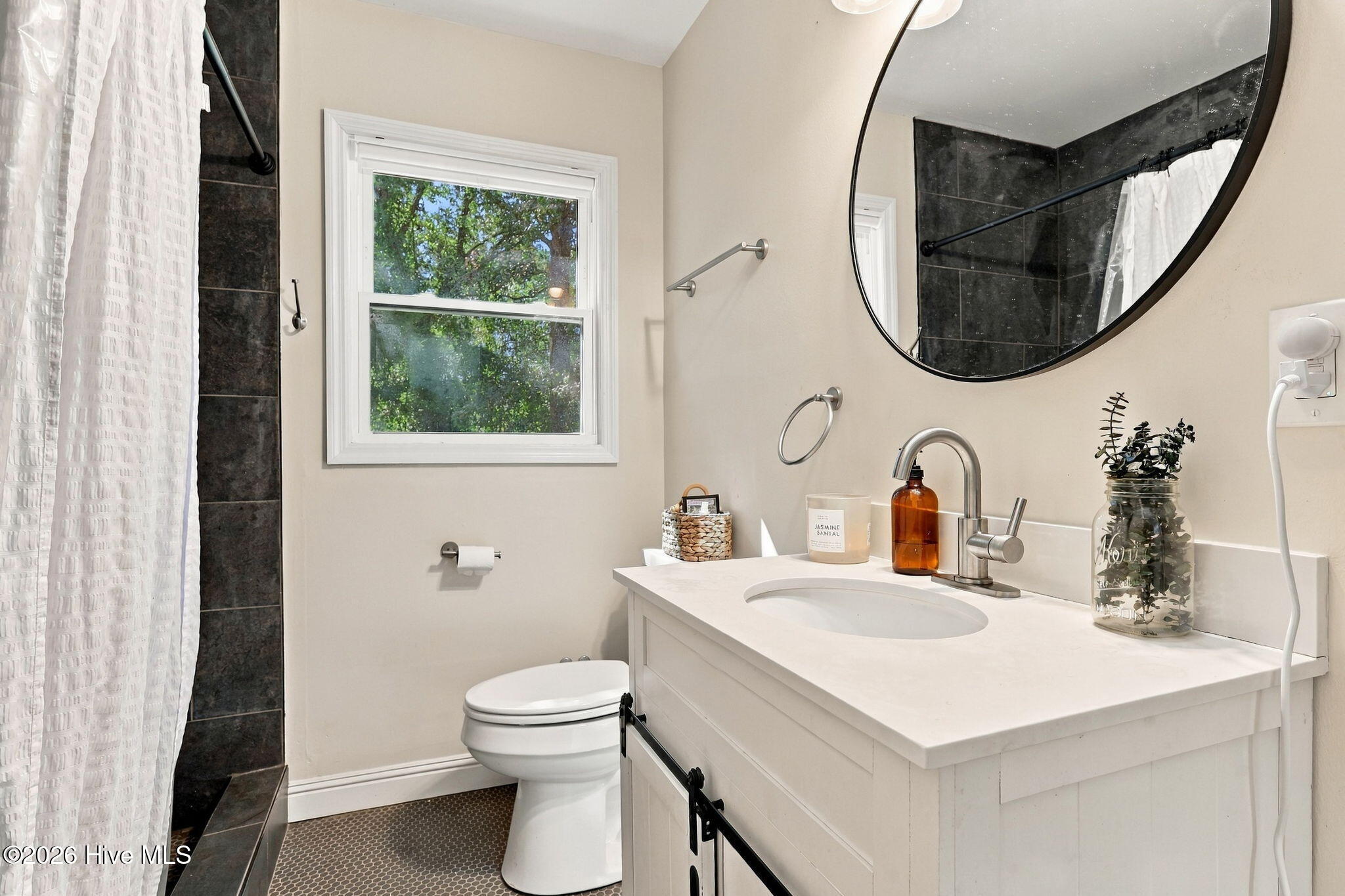 6129 Louise Street Property Photo 21