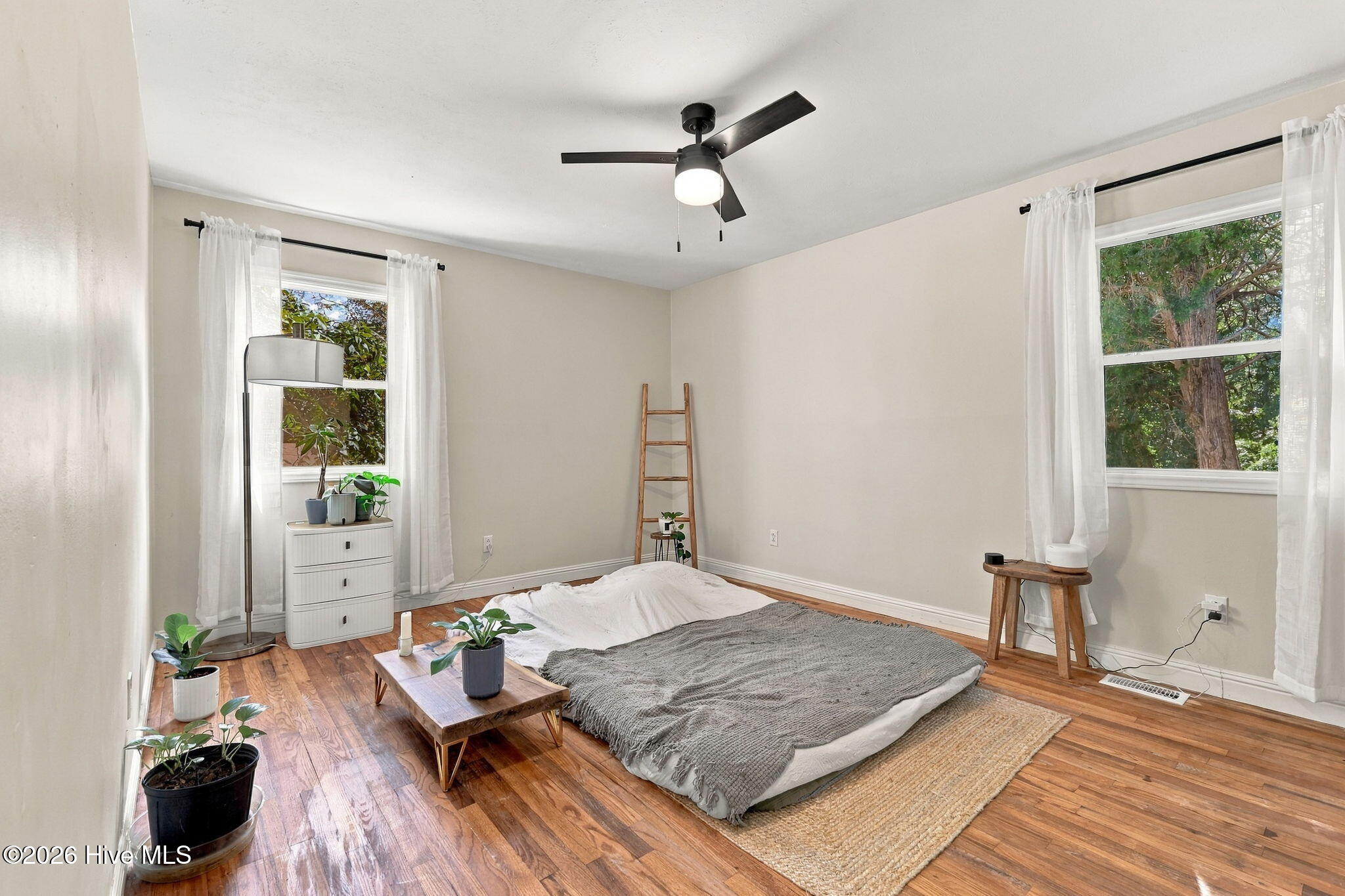 6129 Louise Street Property Photo 23