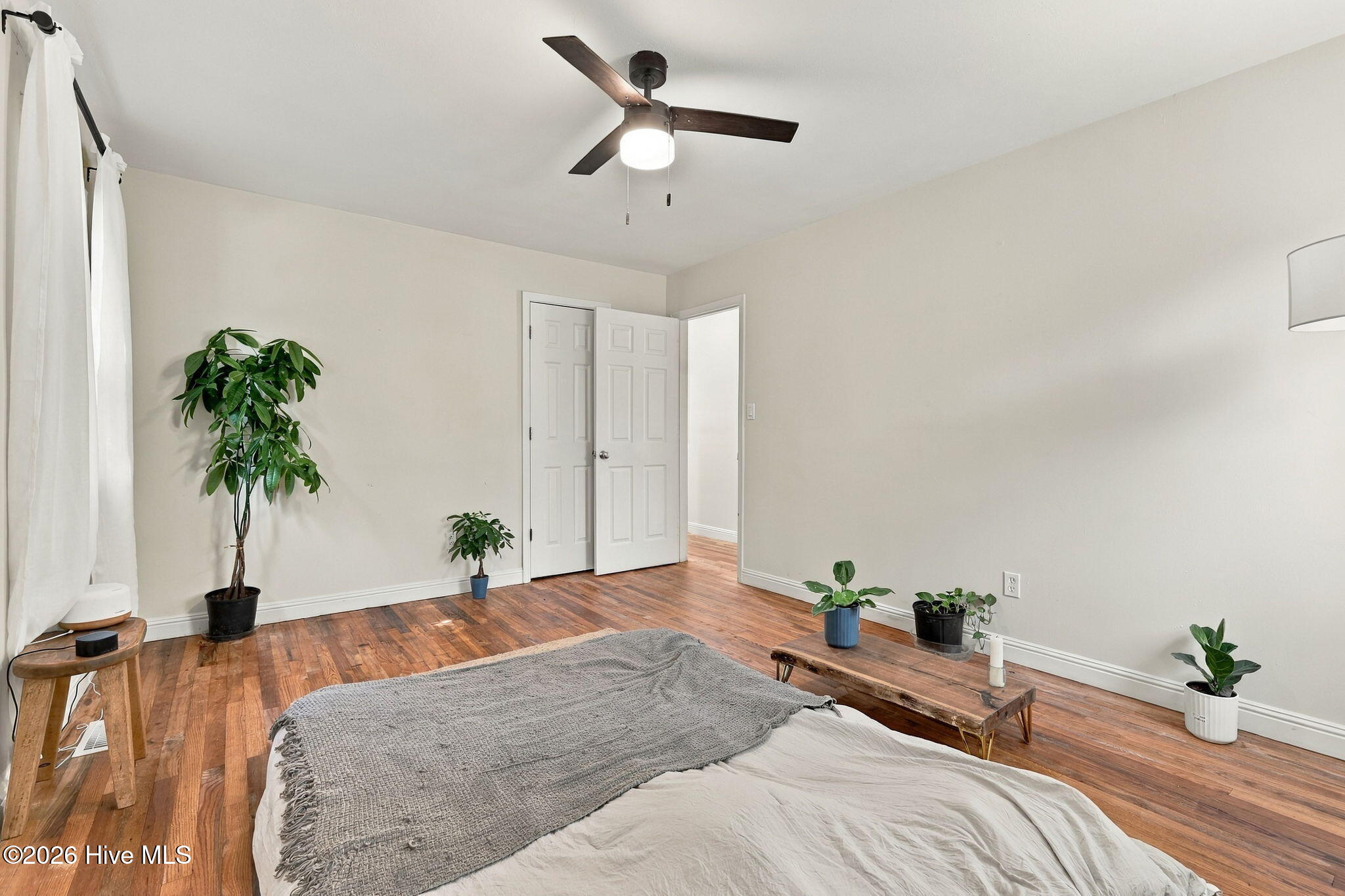 6129 Louise Street Property Photo 24