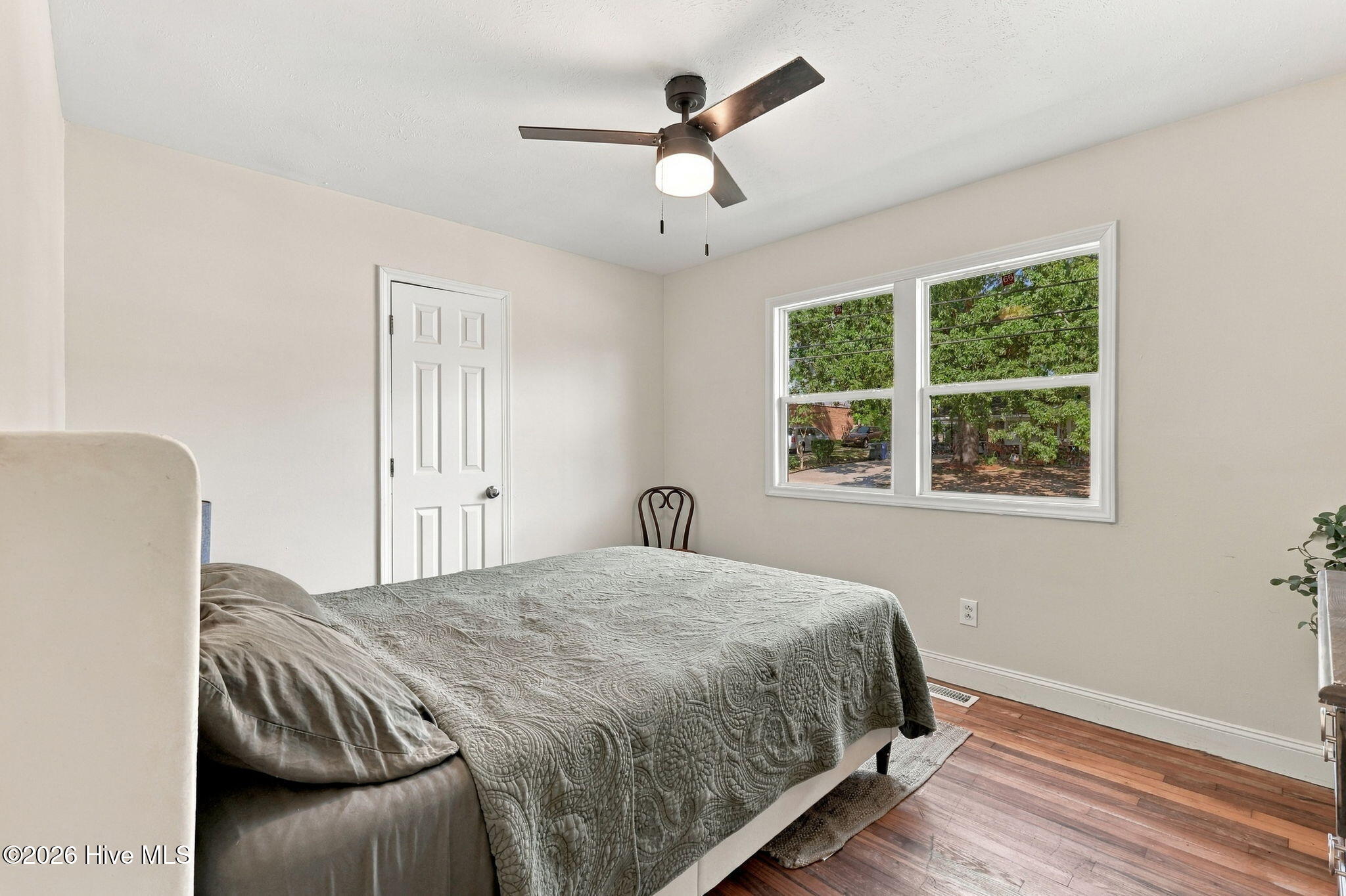6129 Louise Street Property Photo 27
