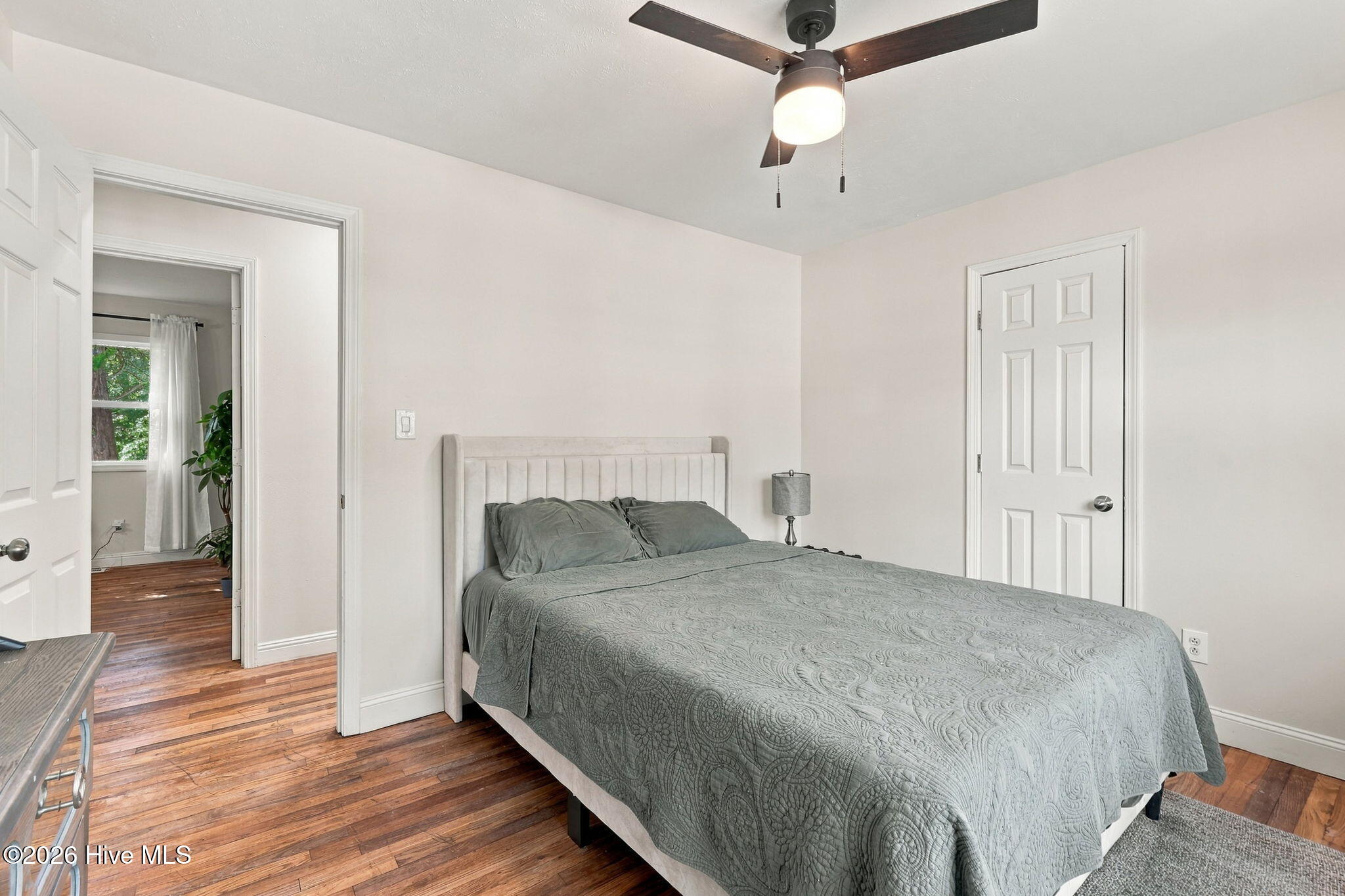 6129 Louise Street Property Photo 28