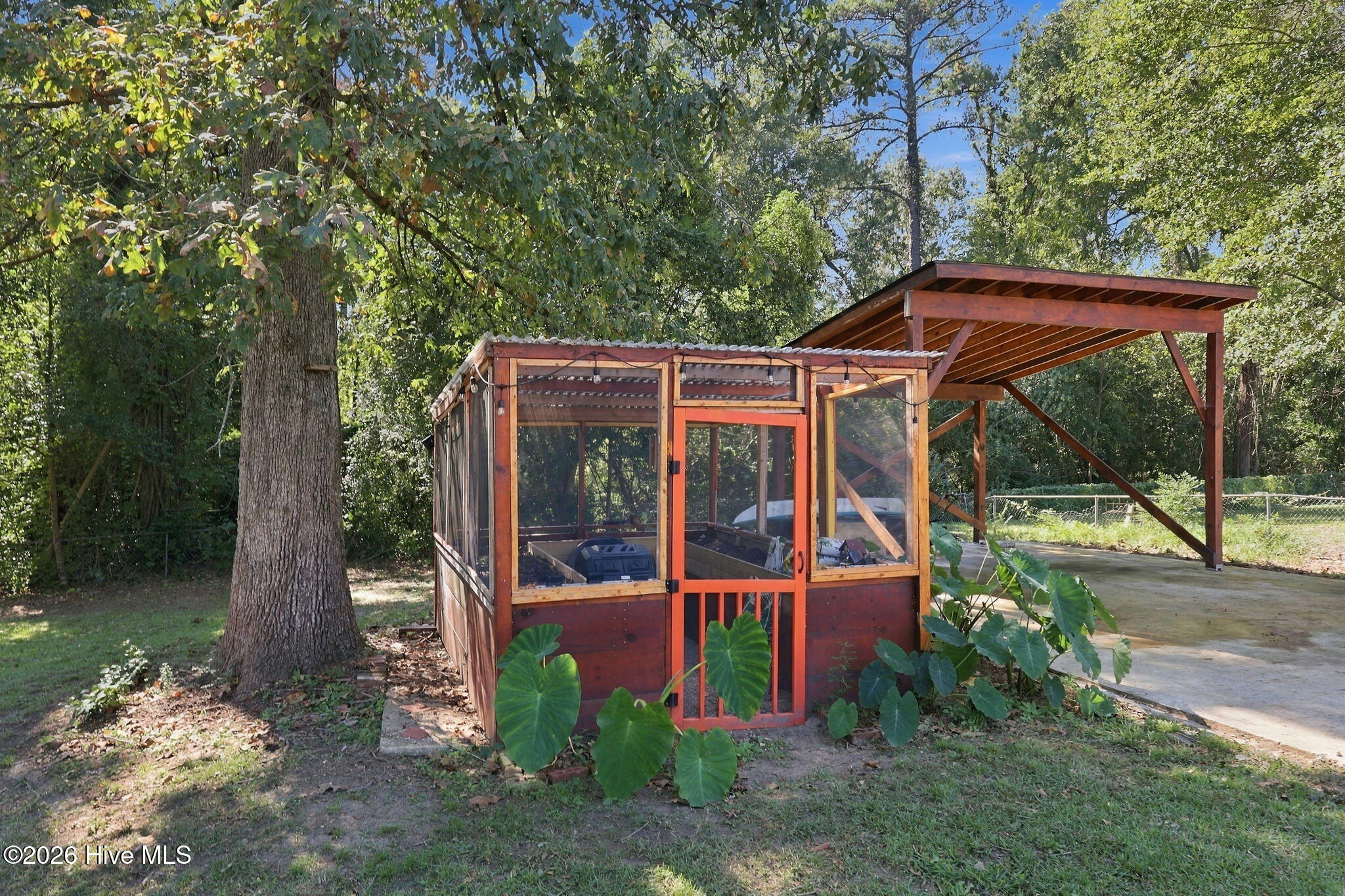 6129 Louise Street Property Photo 32