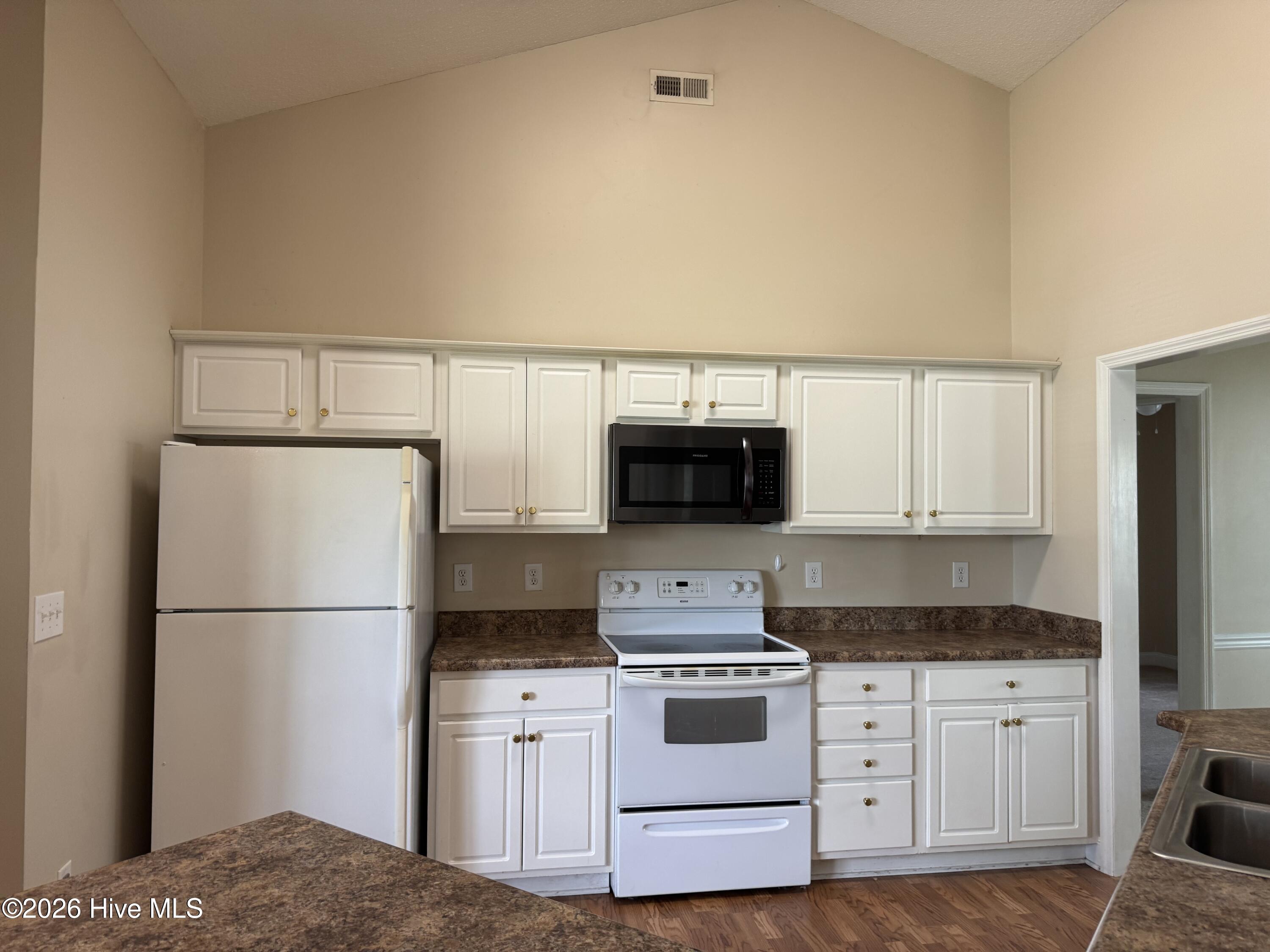 112 Inge Court Property Photo 3