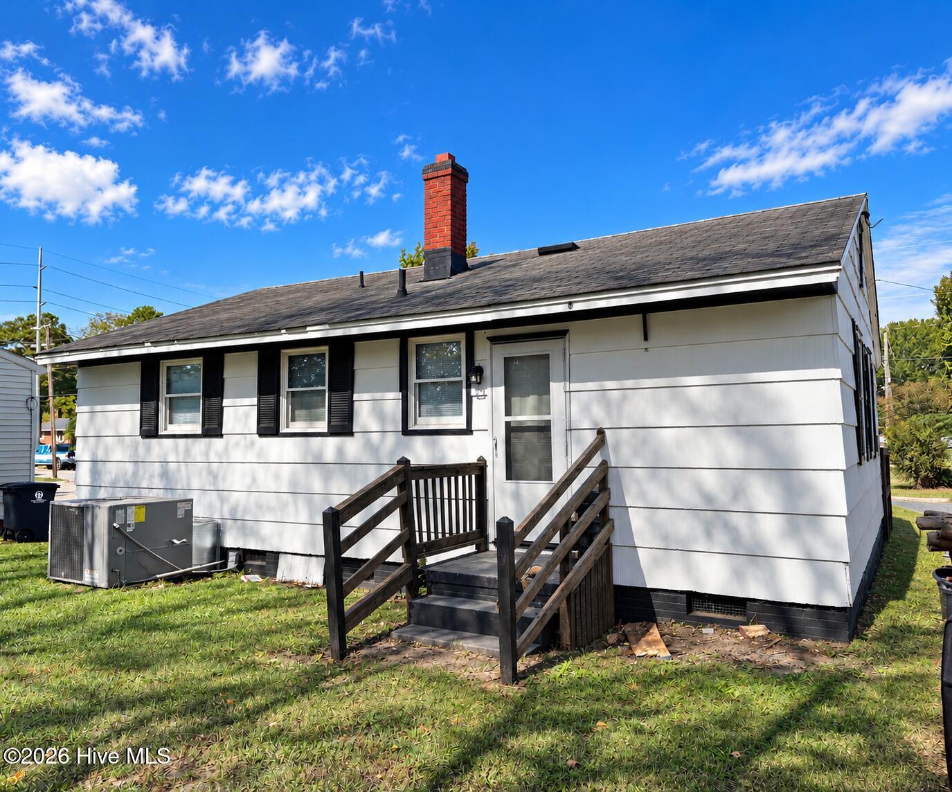 1017 Moore Street Property Photo 2