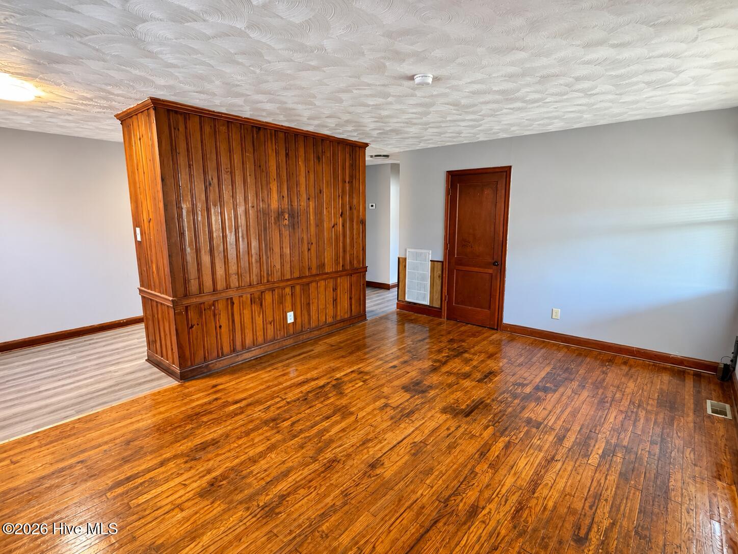 1017 Moore Street Property Photo 3