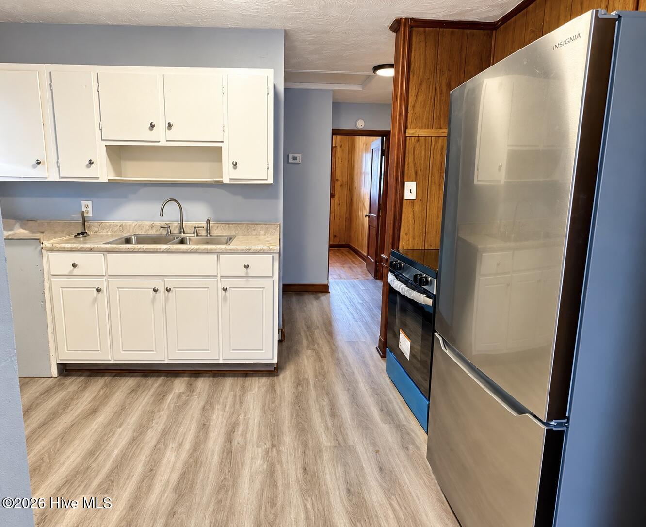1017 Moore Street Property Photo 5