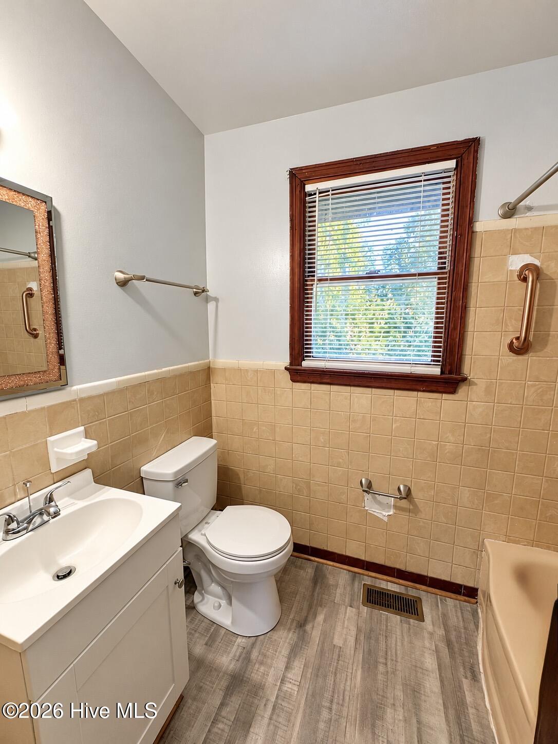 1017 Moore Street Property Photo 10