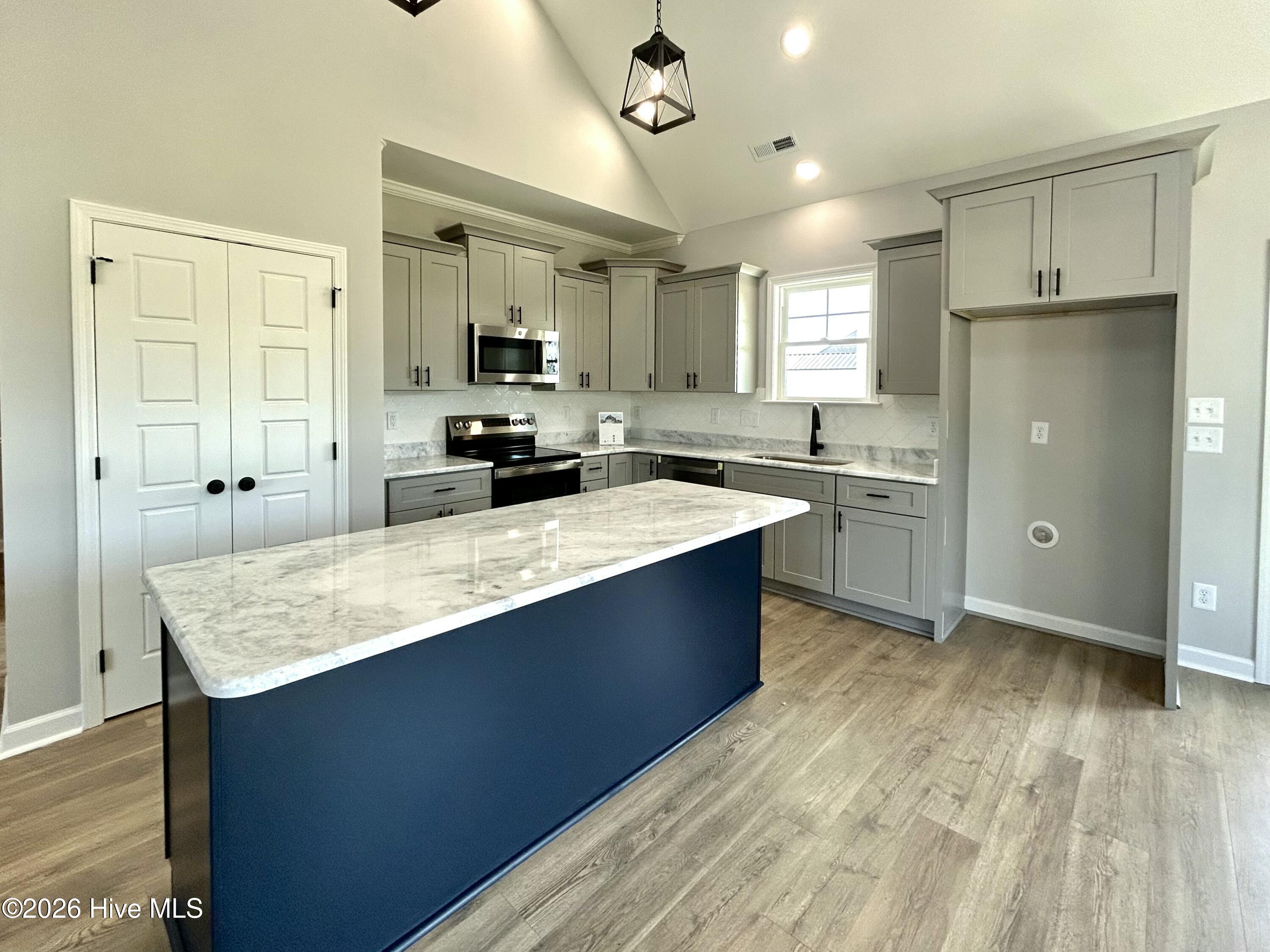 3763 Huntcliff Drive Property Photo 8