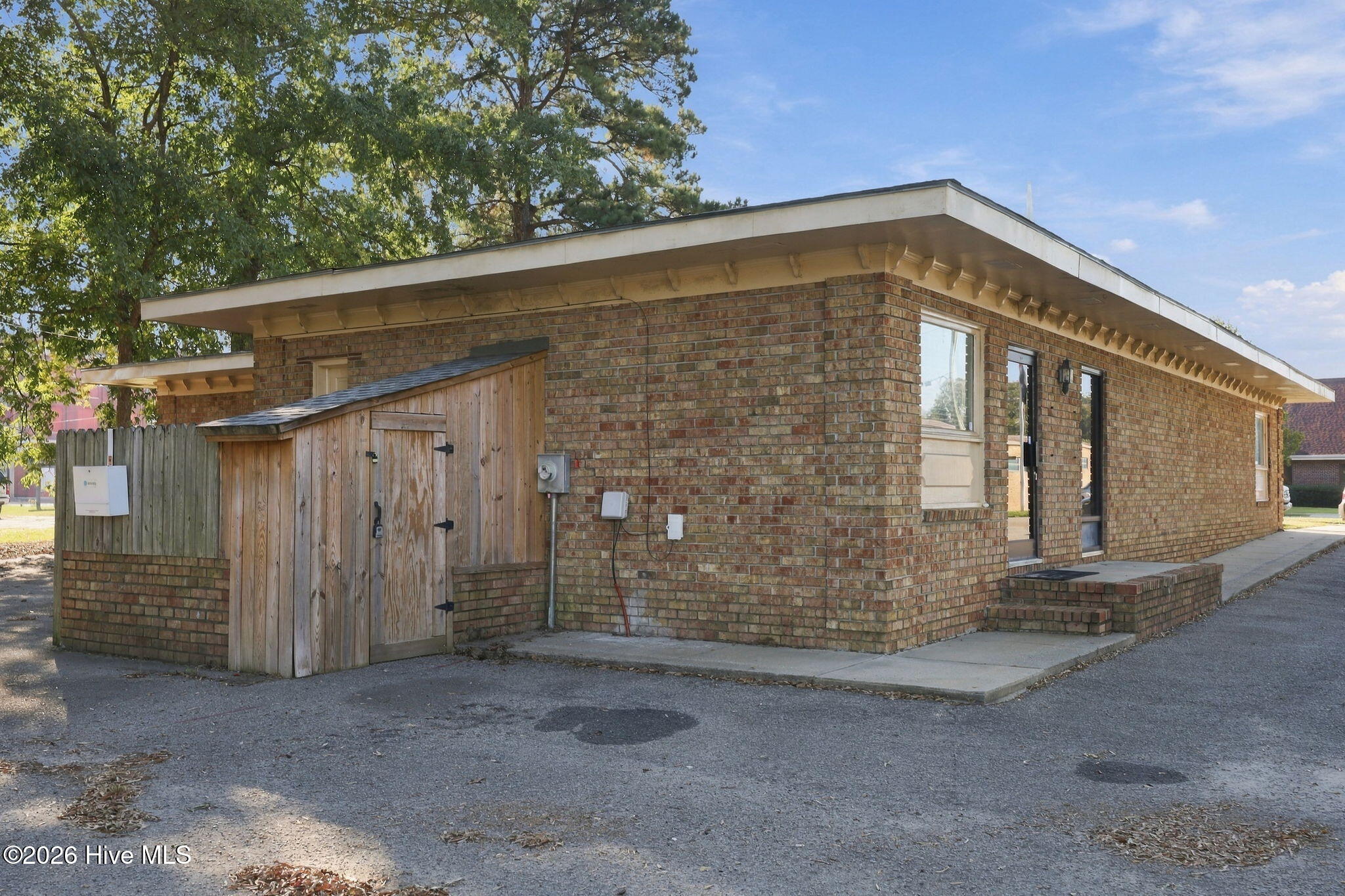 463 Second Street Property Photo 4
