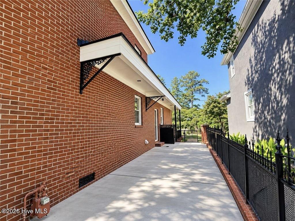 6 Conifer Square Property Photo 4